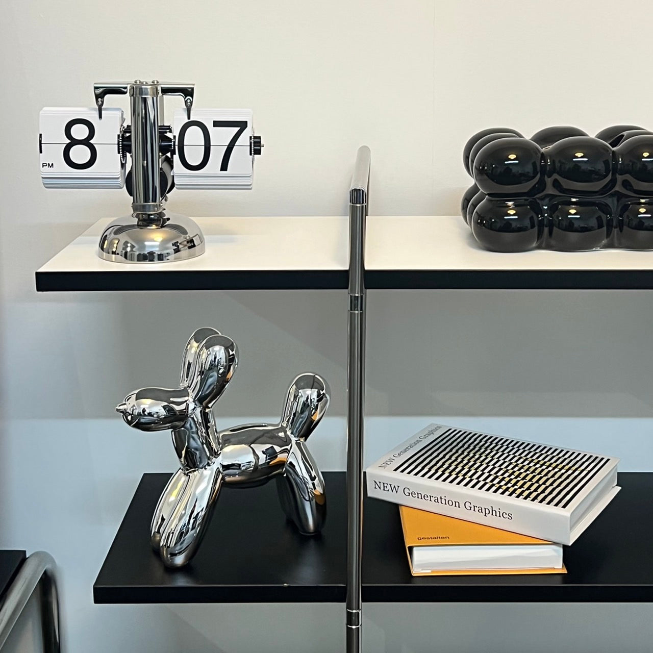 Silver dog objet