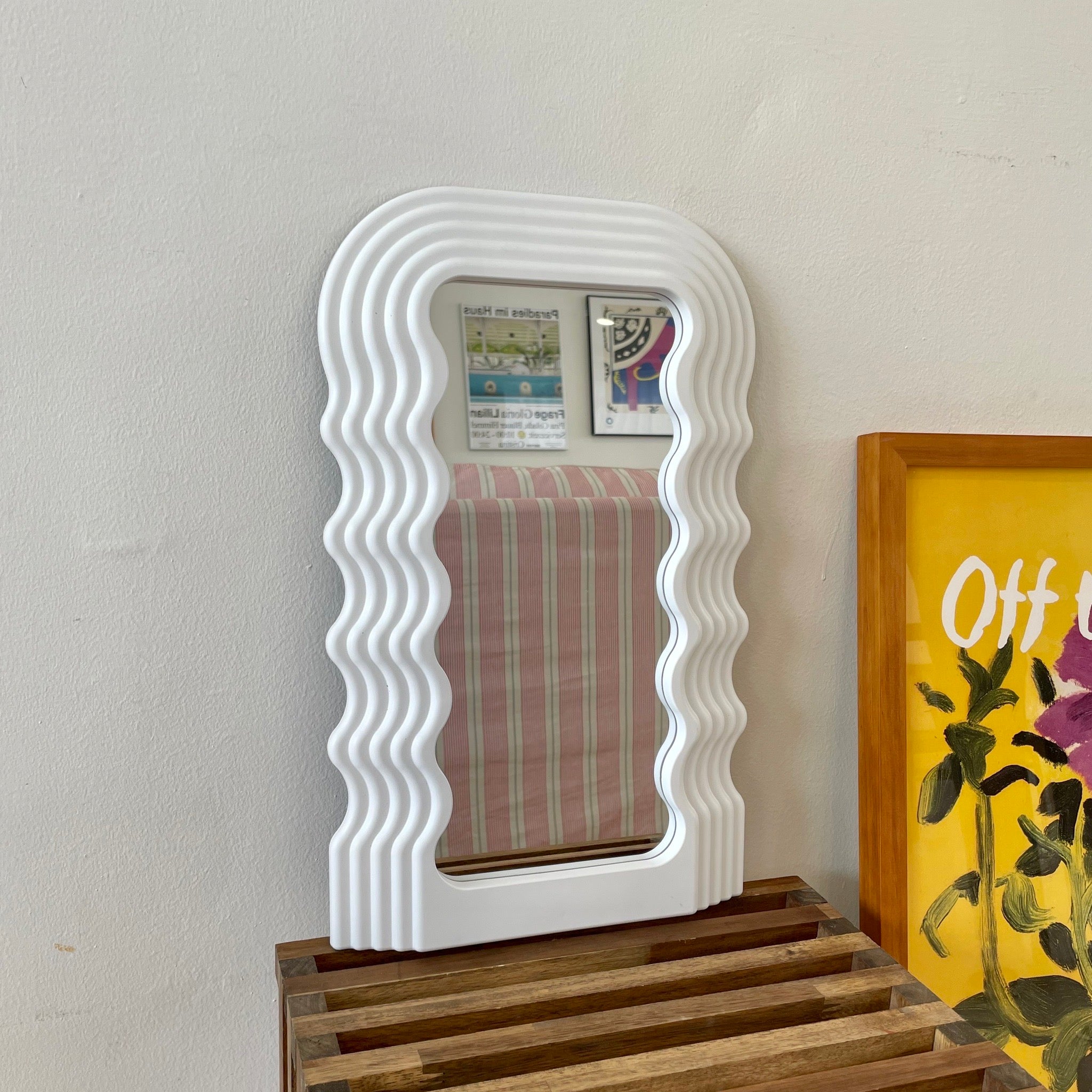 Waving mirror