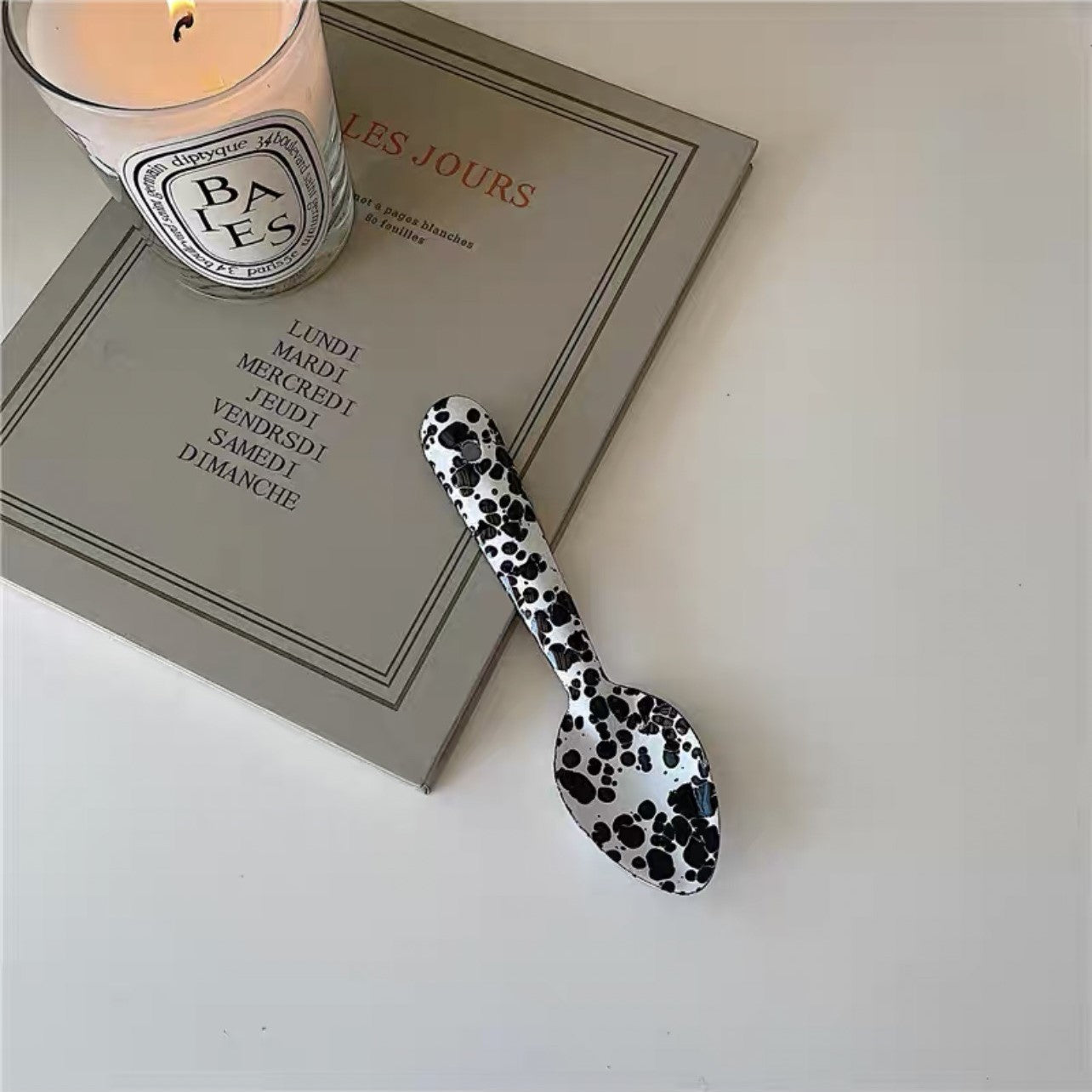 Paint tableware