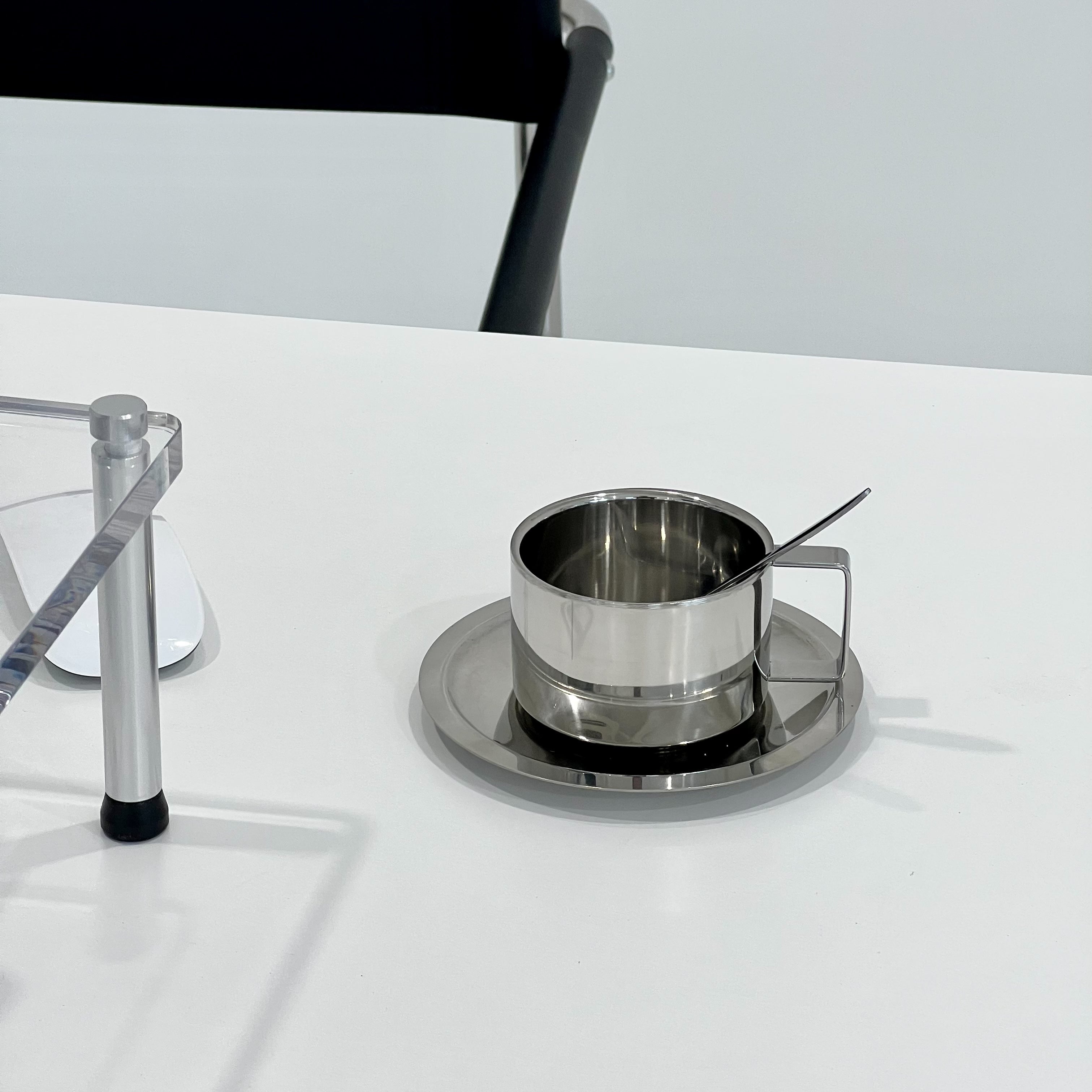 Stainless modern cup set
