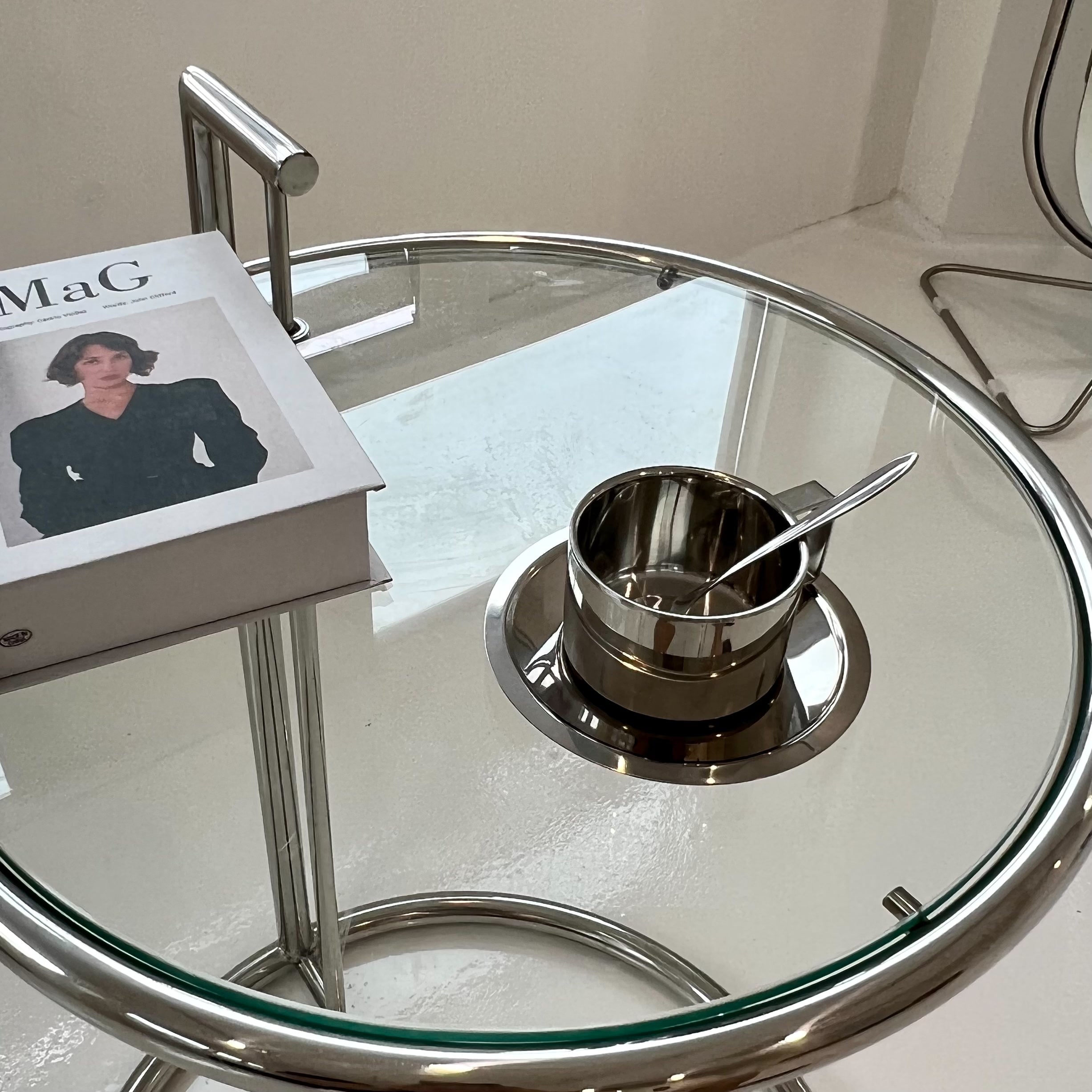 Stainless modern cup set