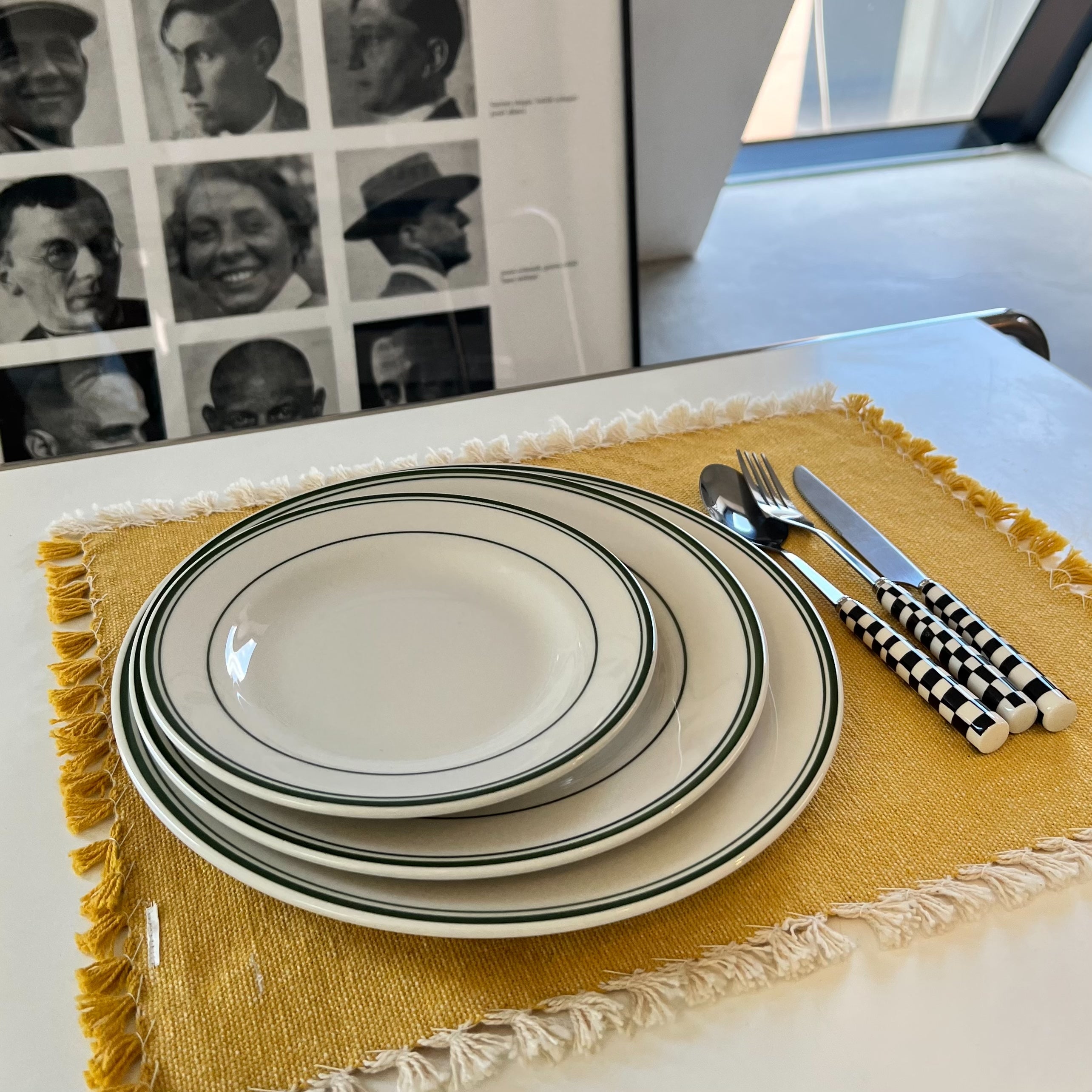 Simple oval plate