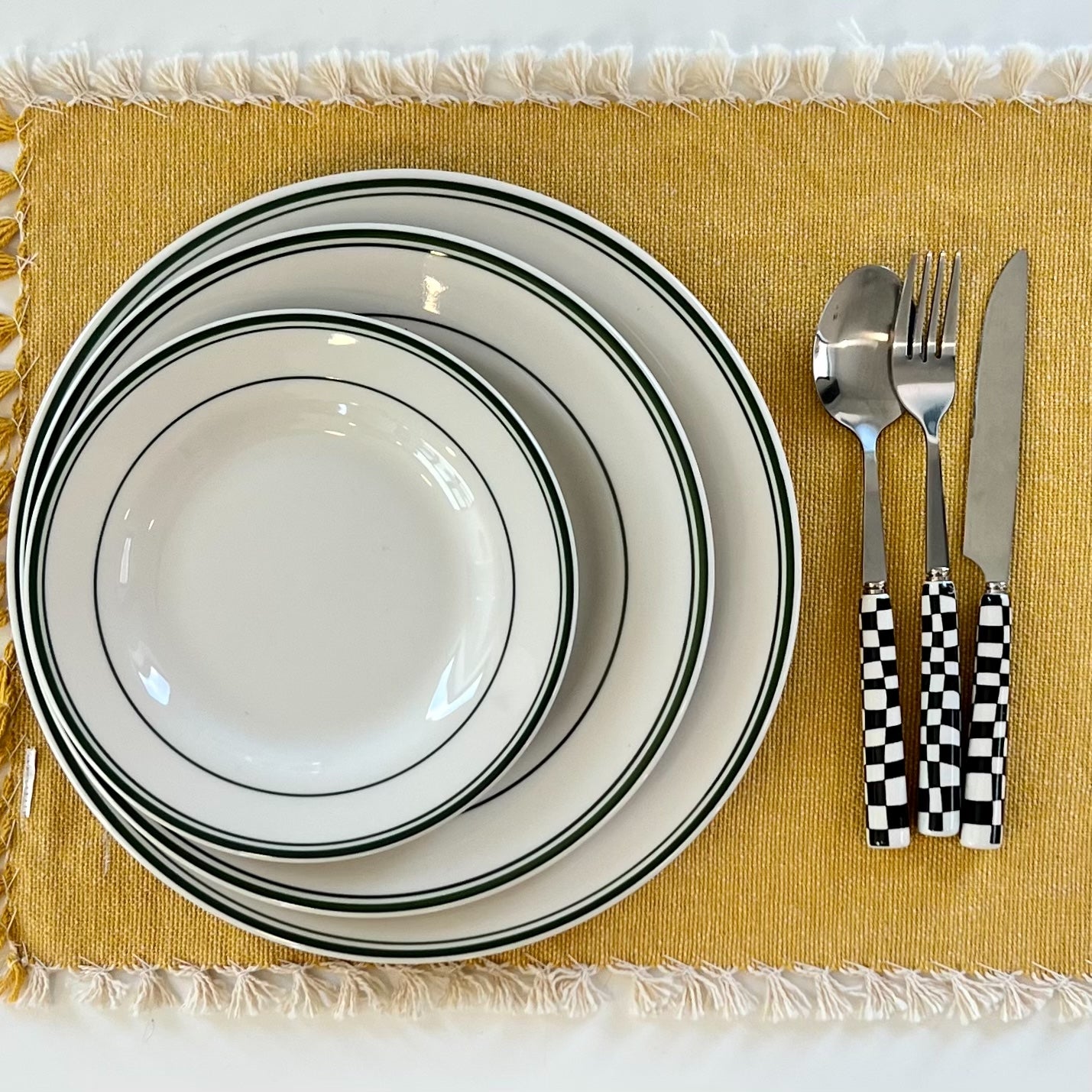 Simple oval plate