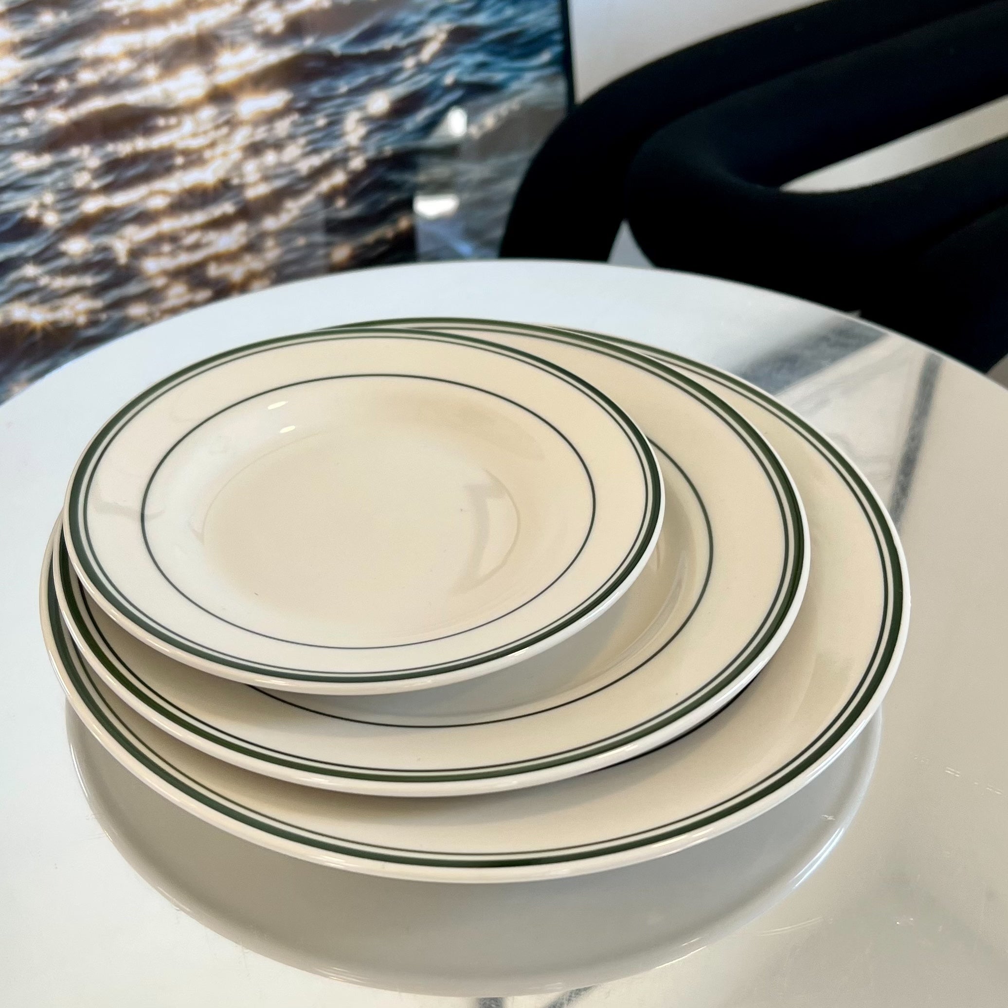 Simple oval plate