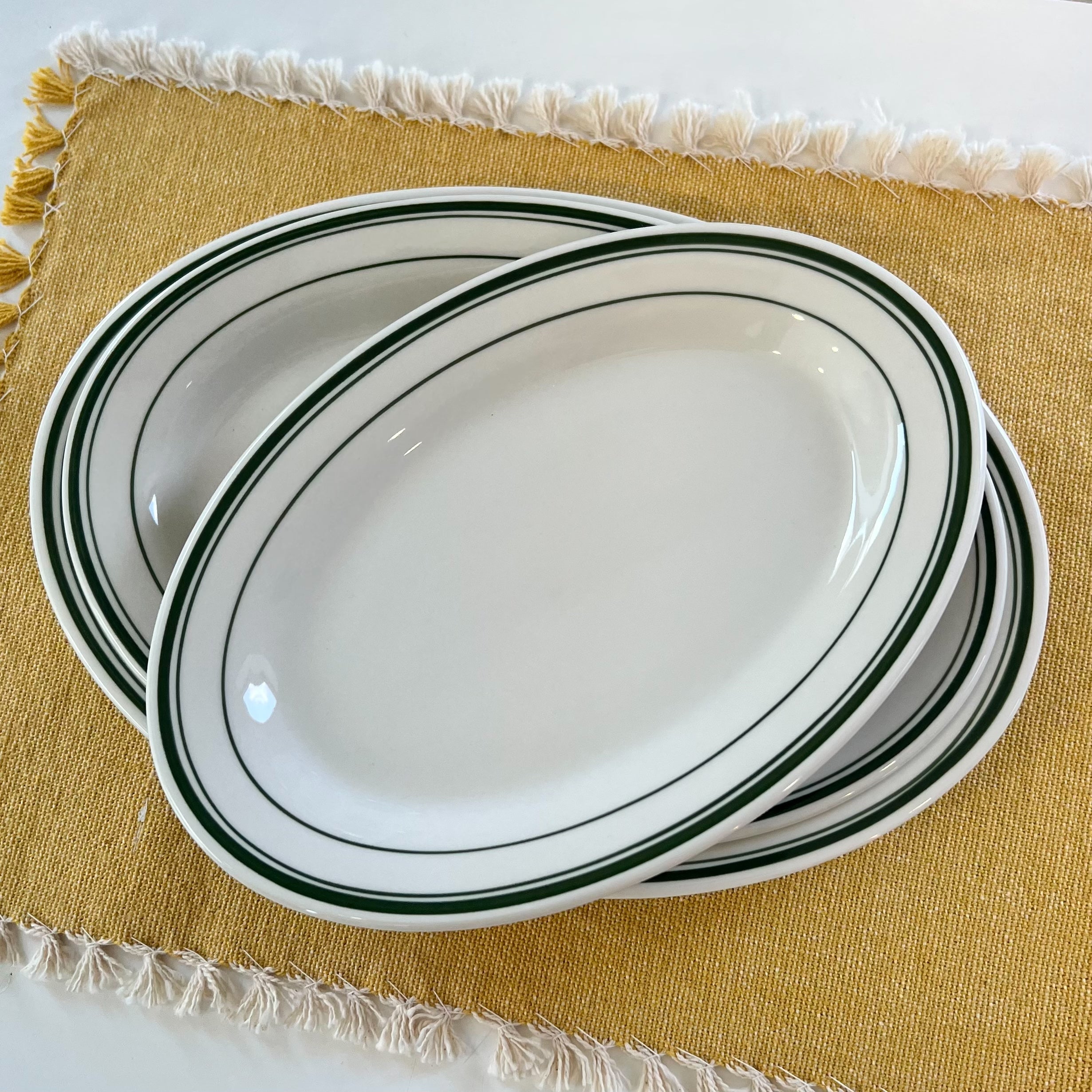 Simple oval plate