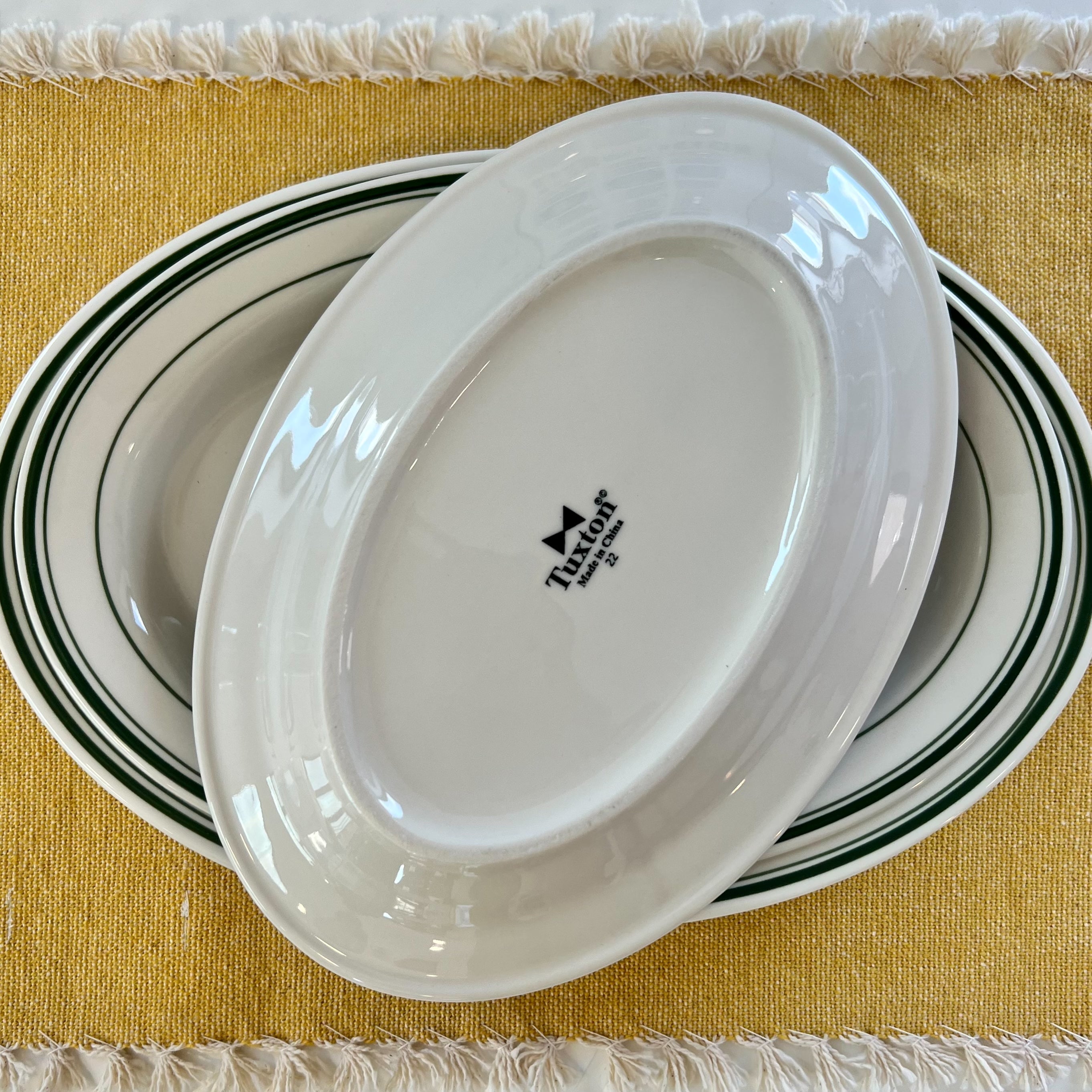 Simple oval plate