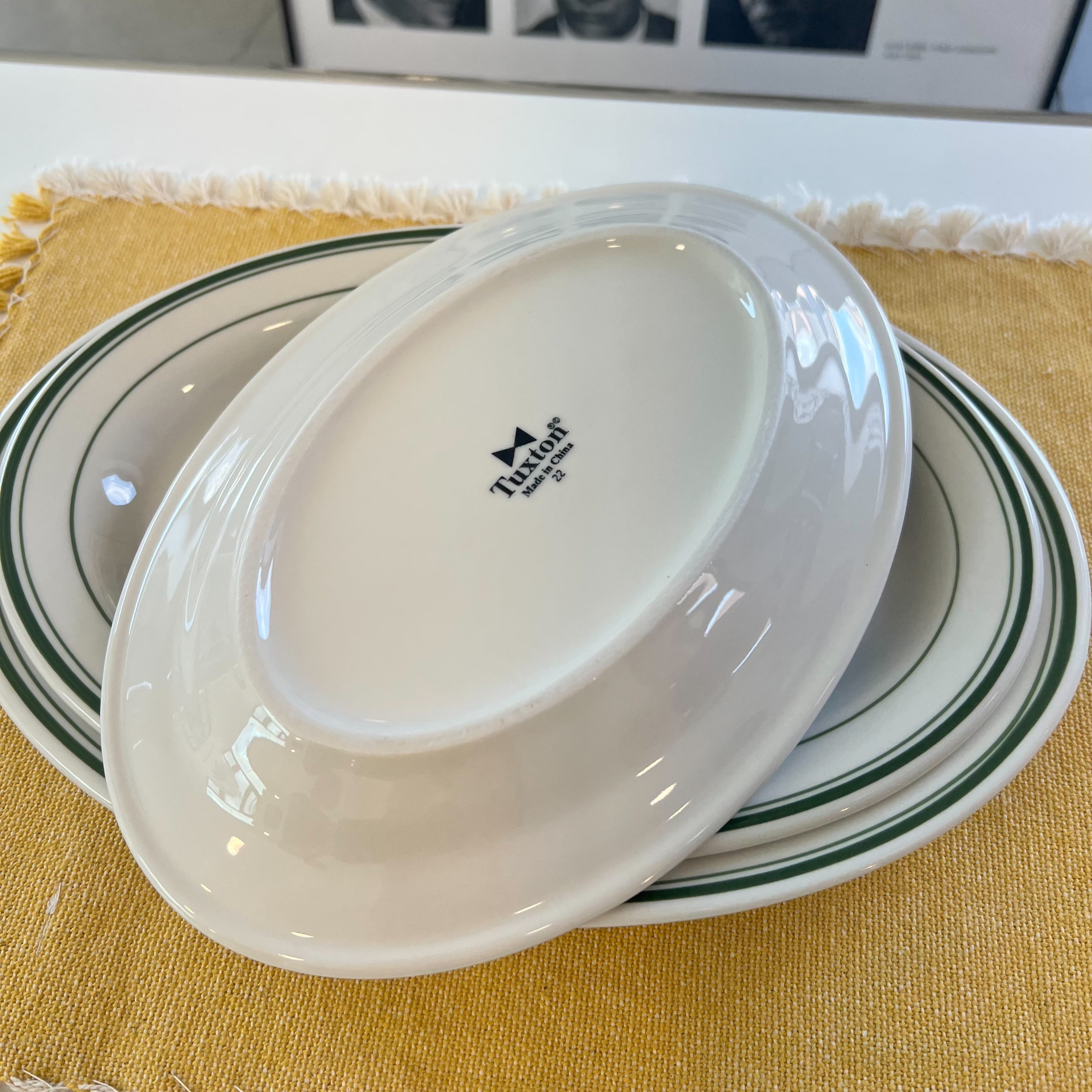 Simple oval plate