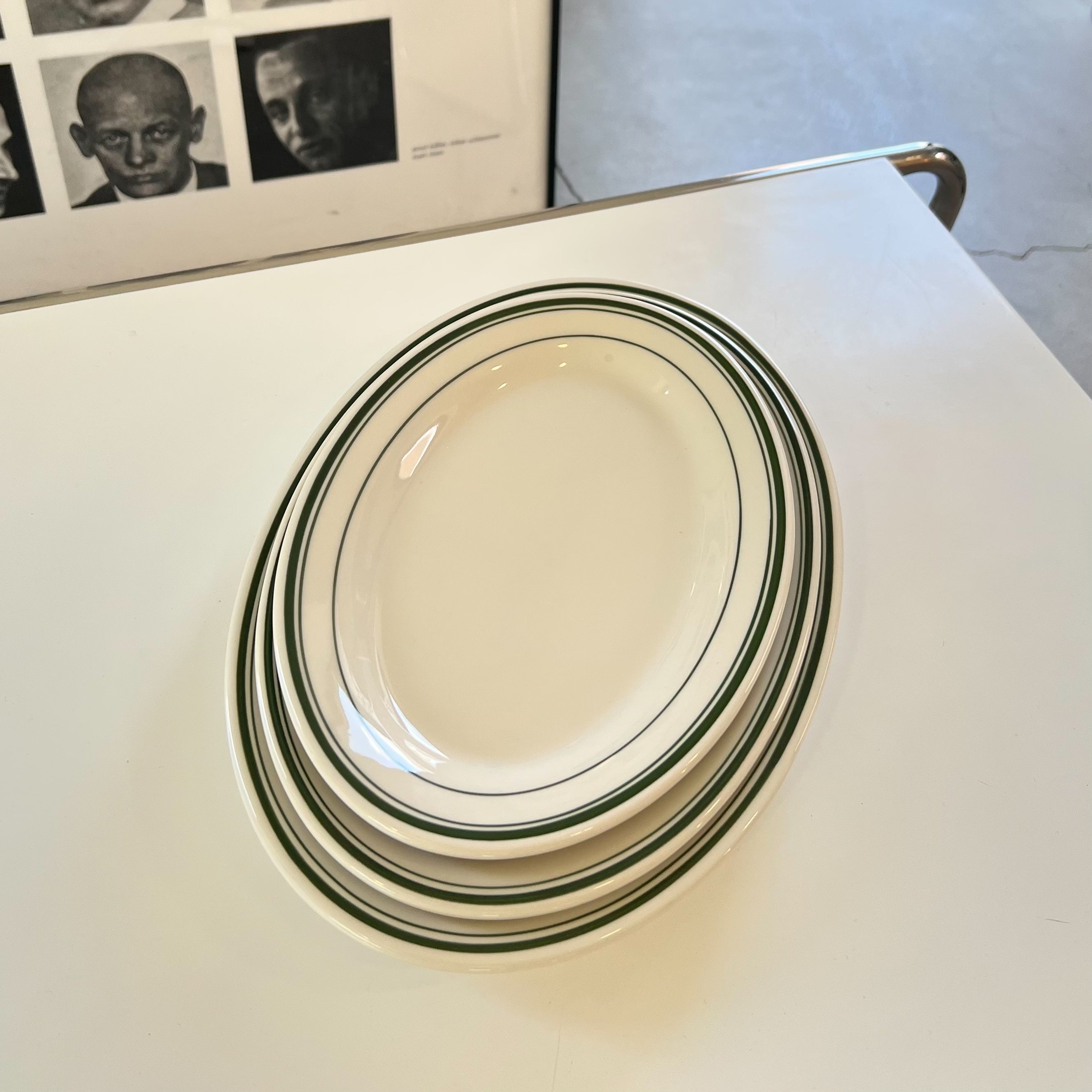 Simple oval plate