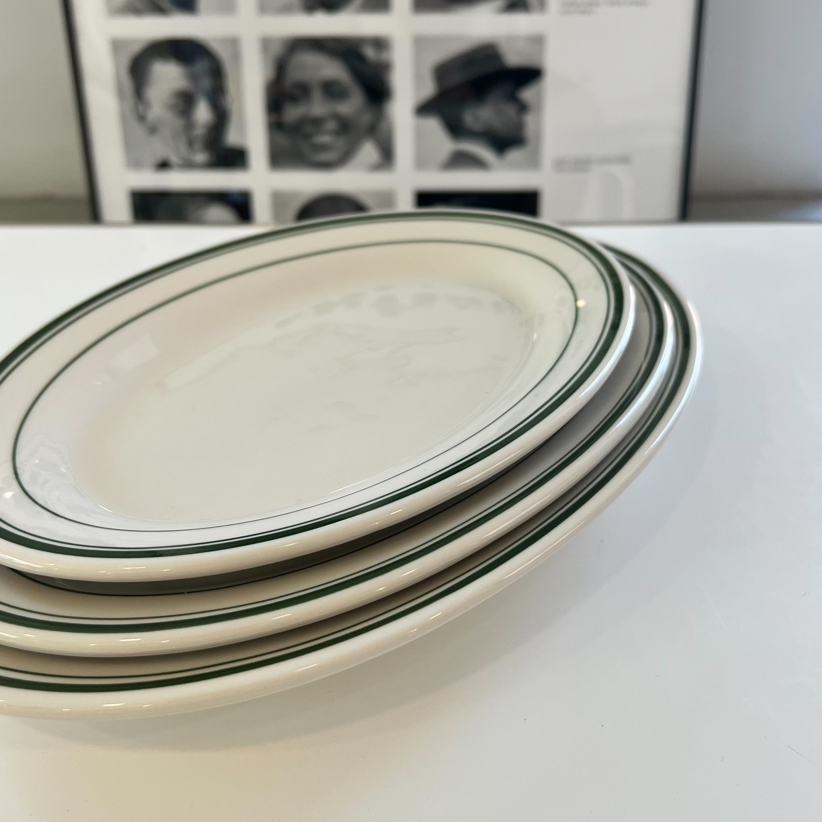 Simple oval plate