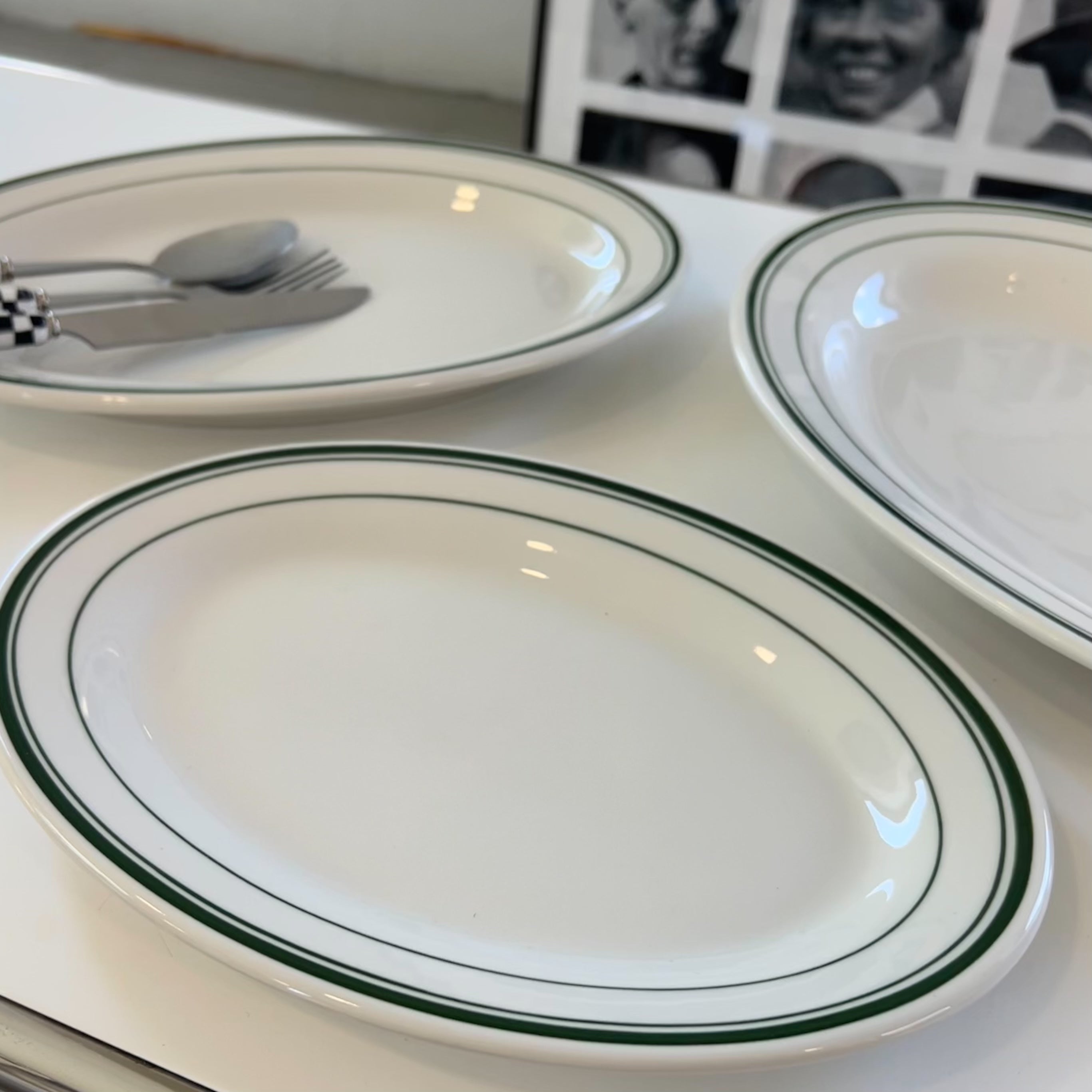 Simple oval plate
