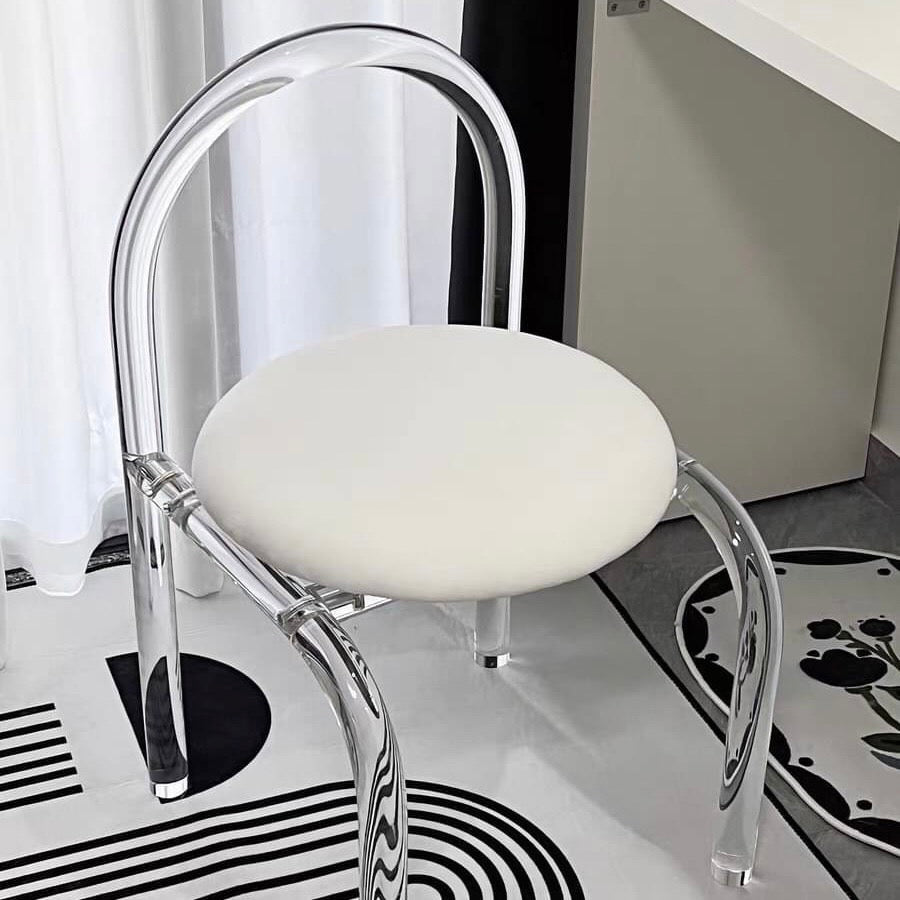 C34 Clear leg chair