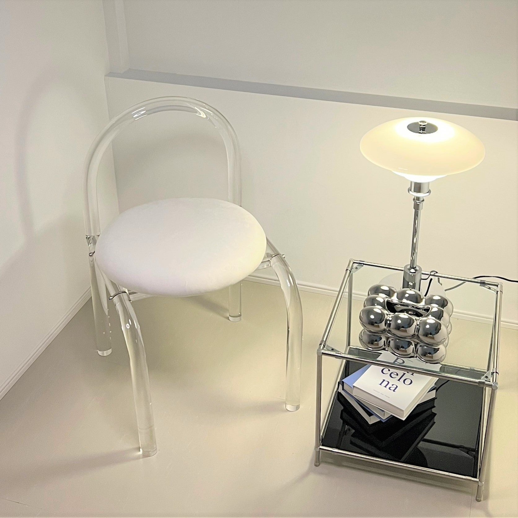 C34 Clear leg chair