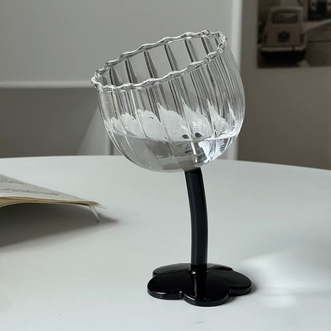 Flower stripe stand glass