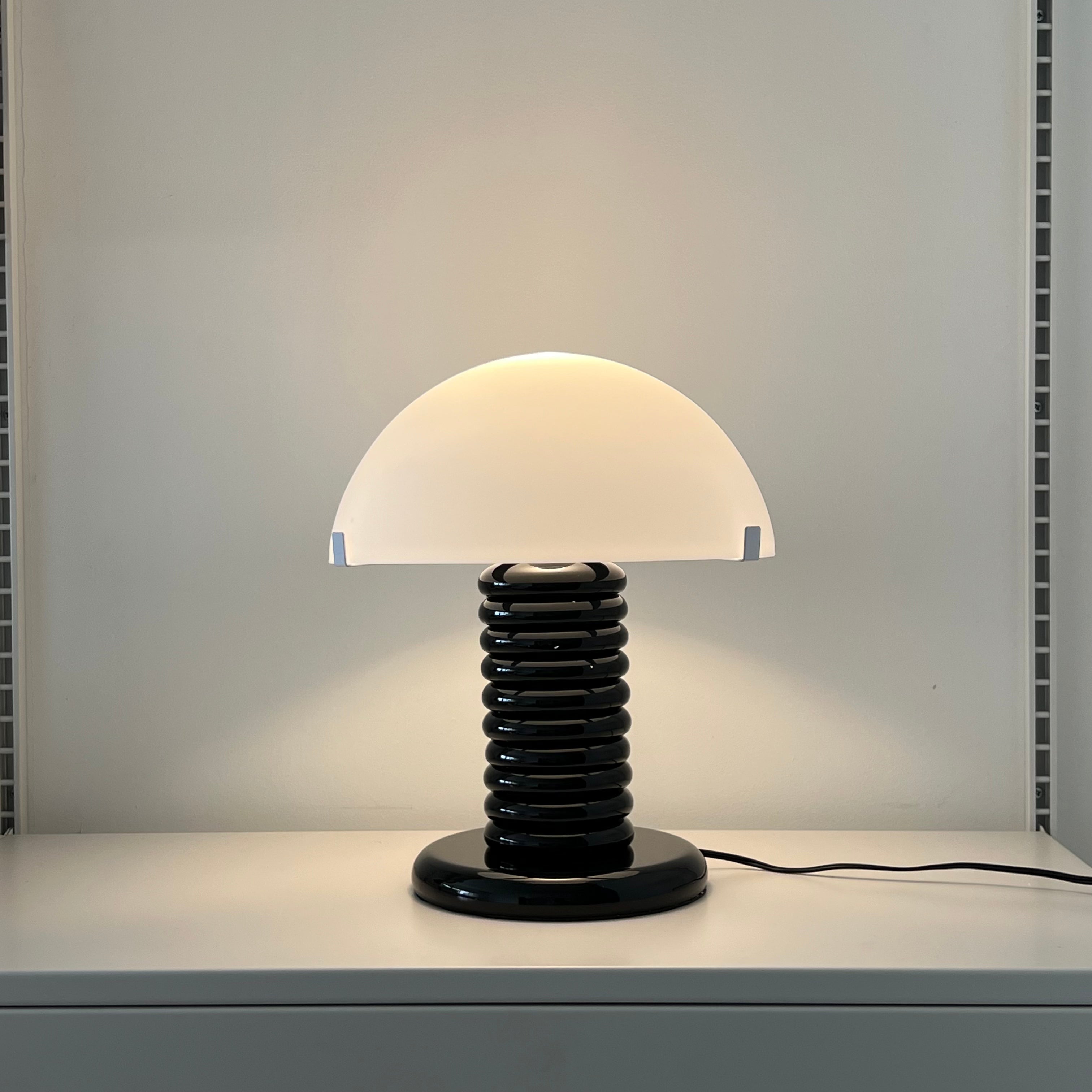 Spring stand lamp