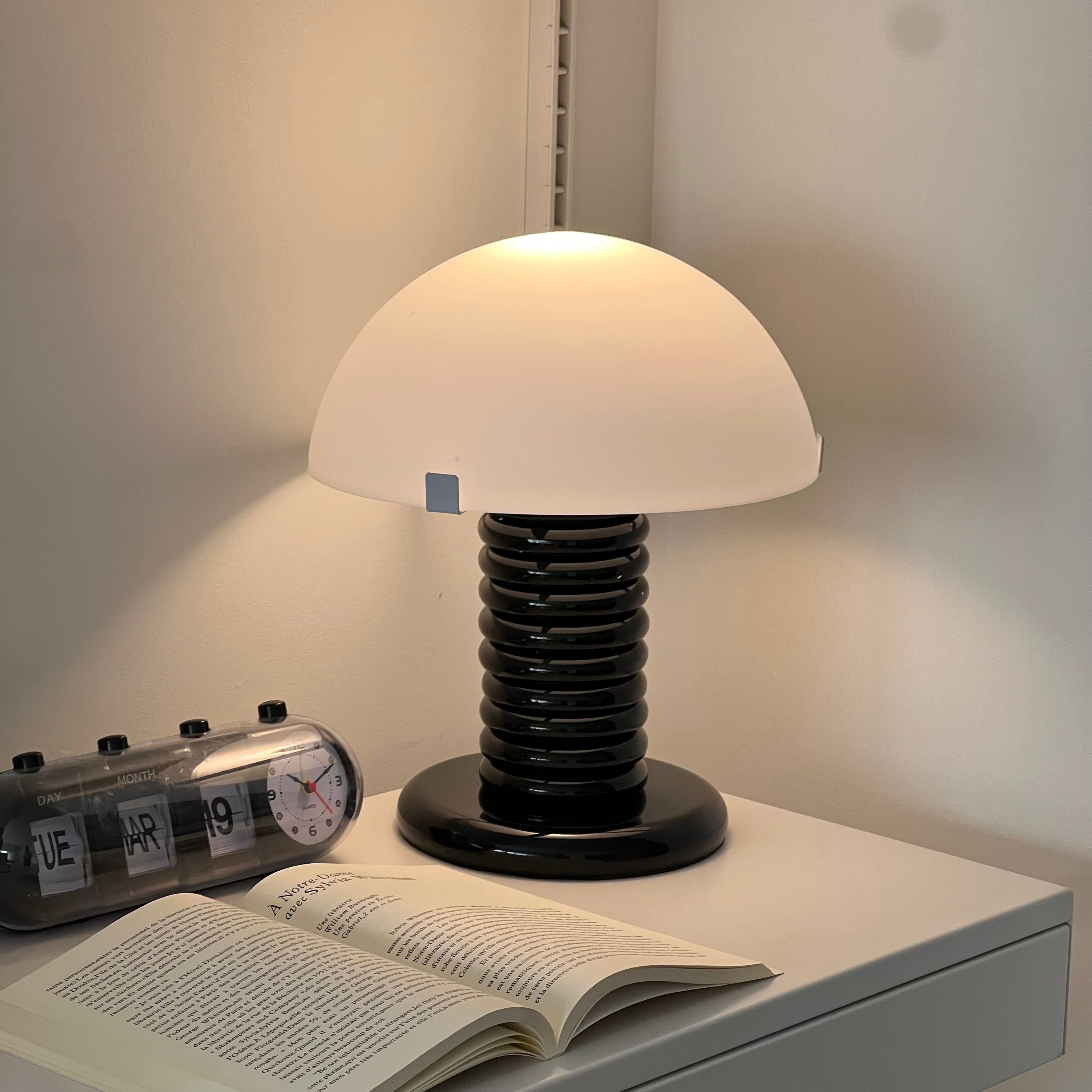 Spring stand lamp