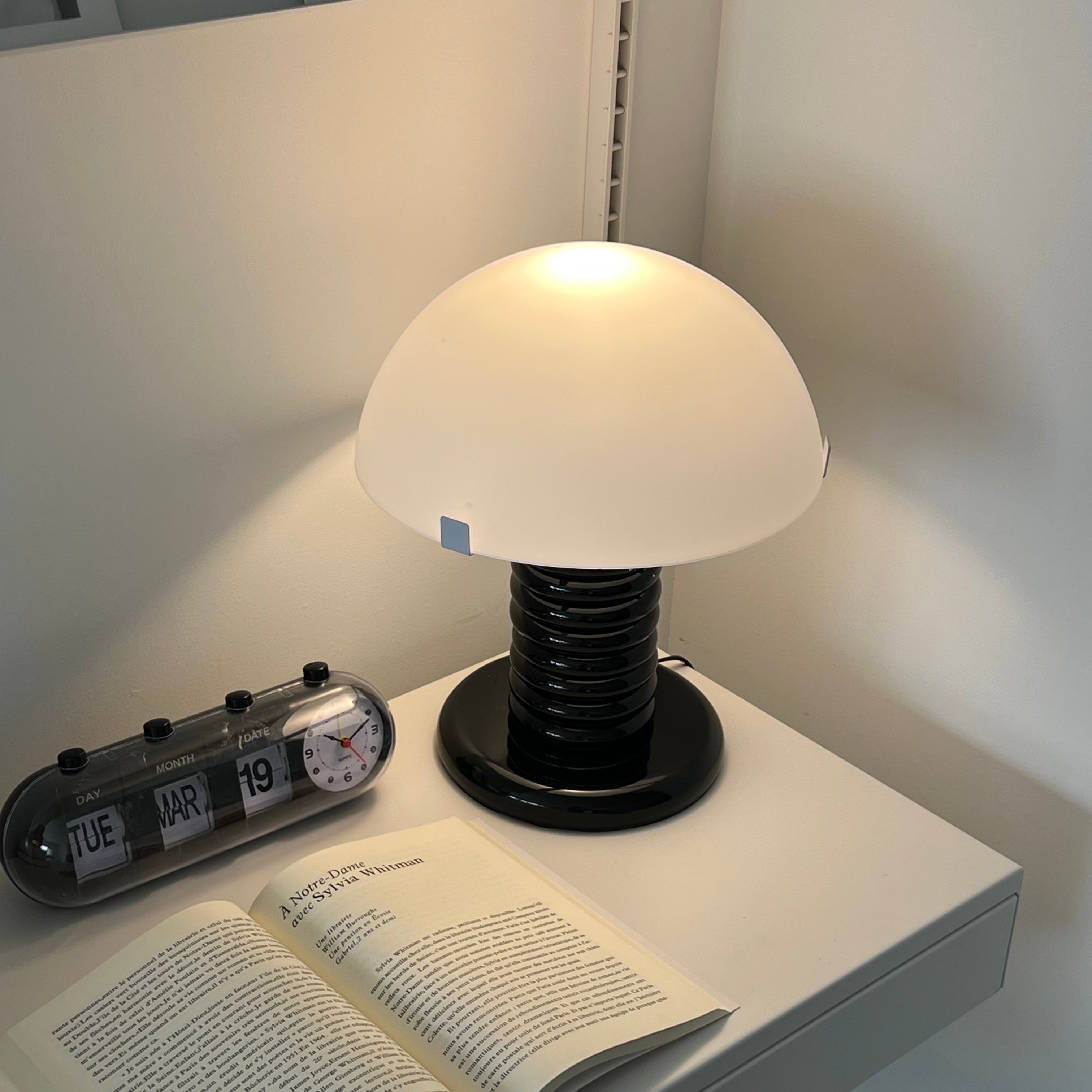 Spring stand lamp