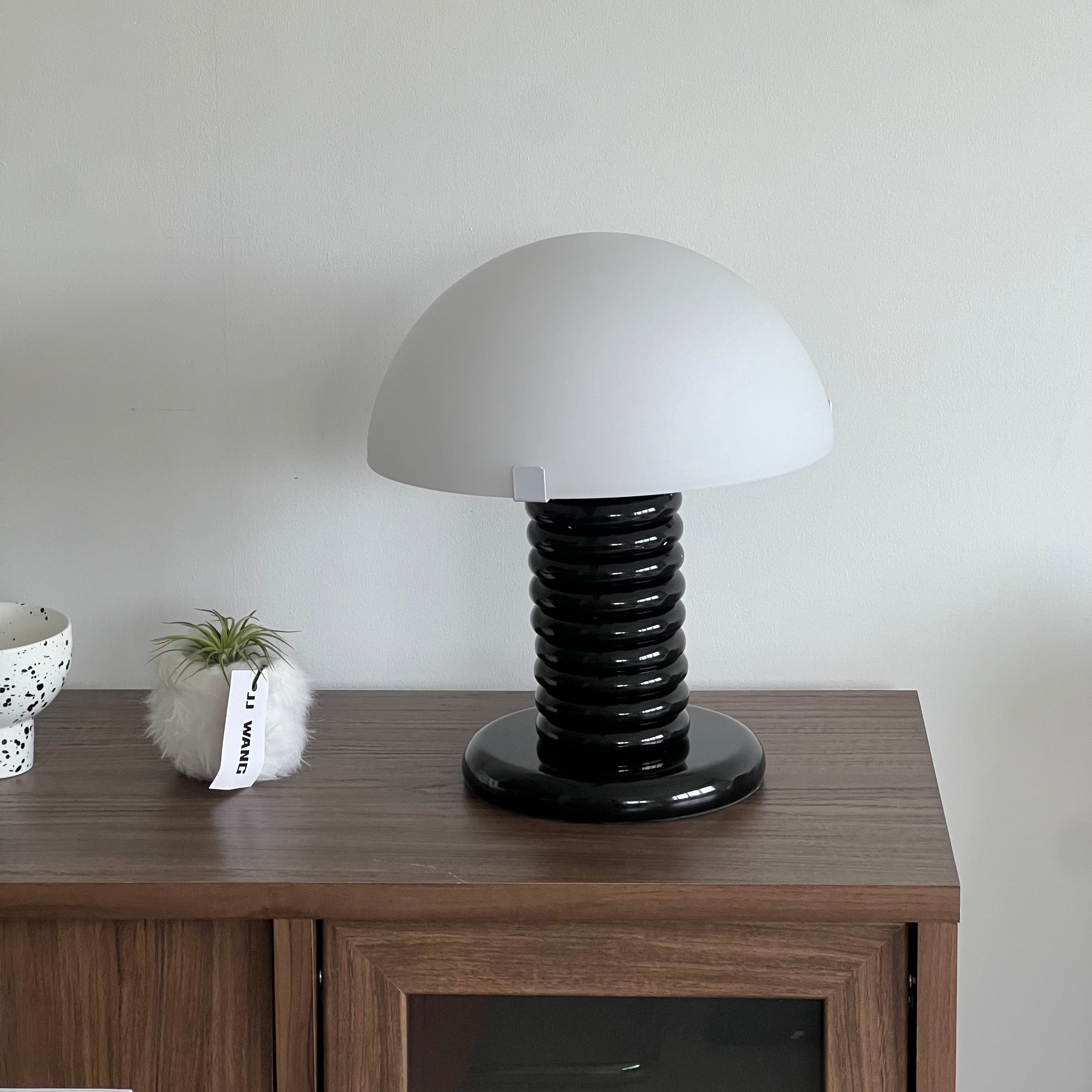 Spring stand lamp