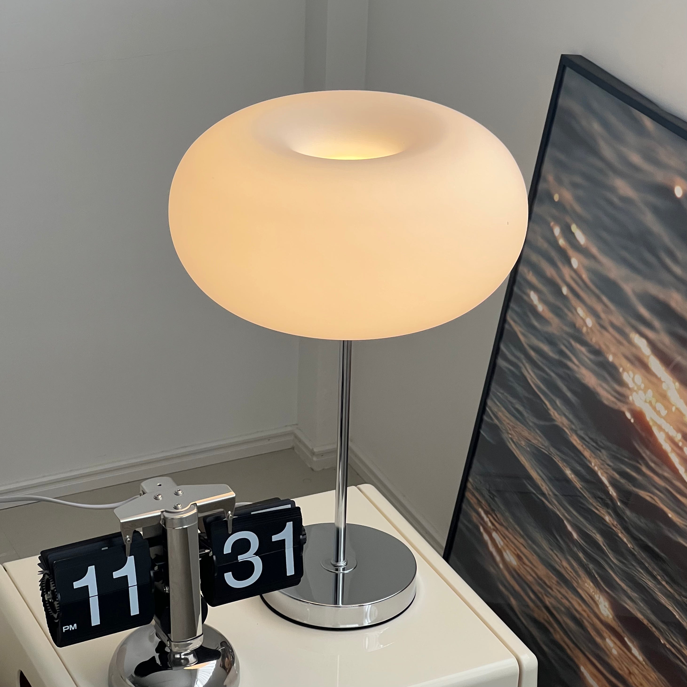 Egg stand lamp