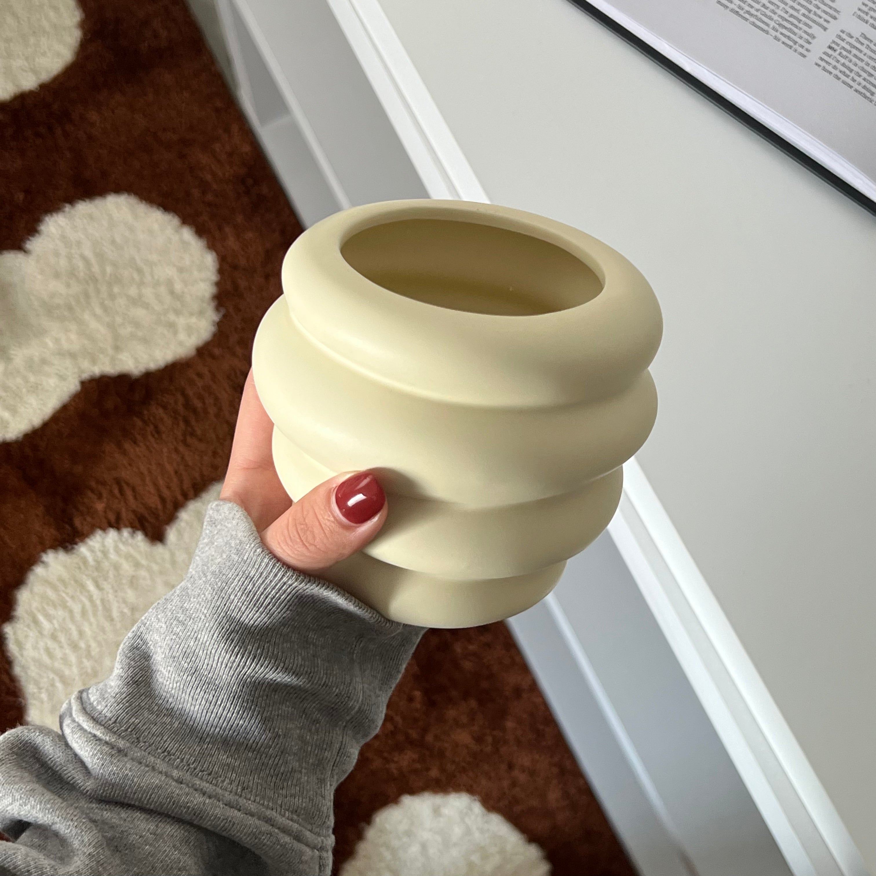 F53 ceramic cream vase