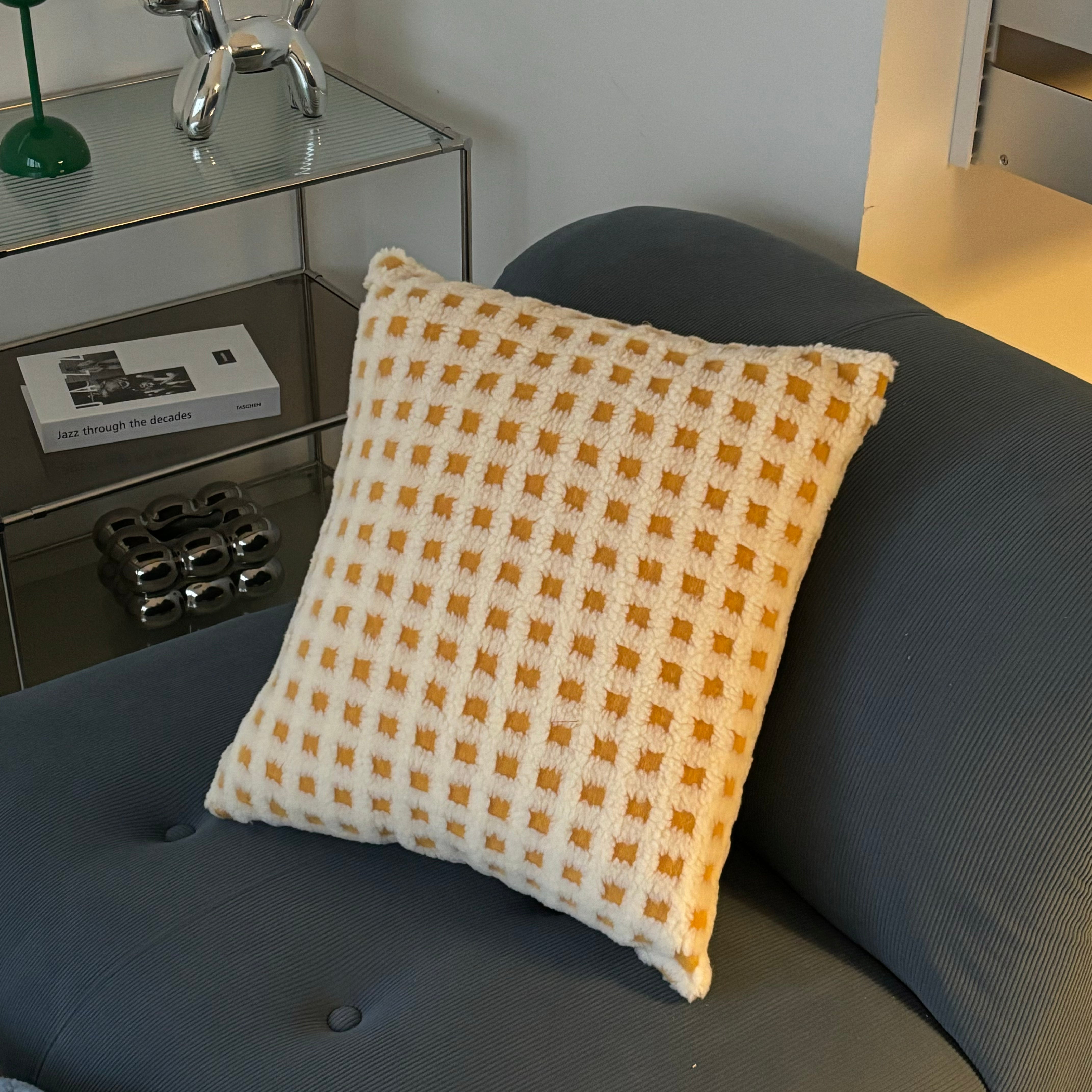 Checkline cushion