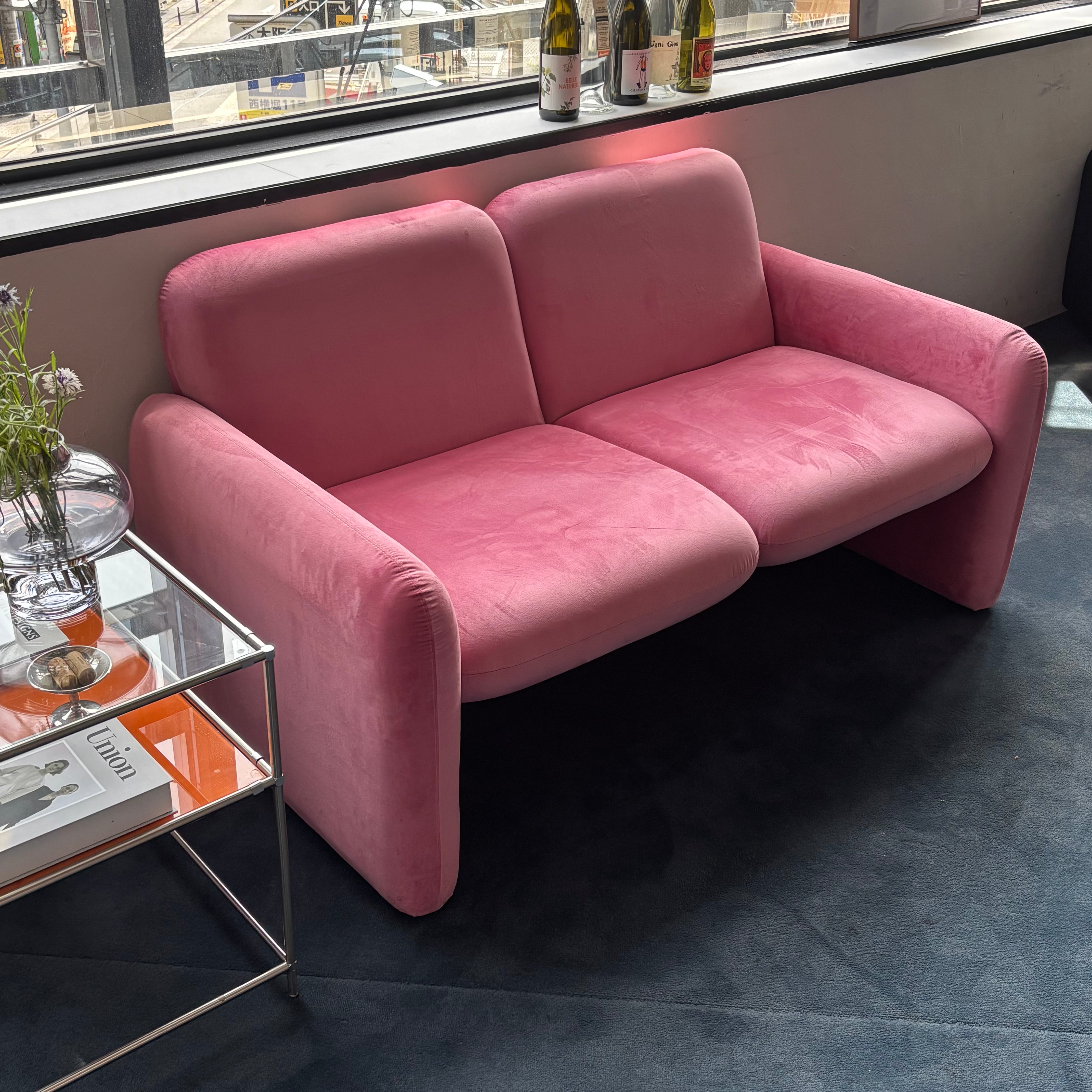 H moment sofa