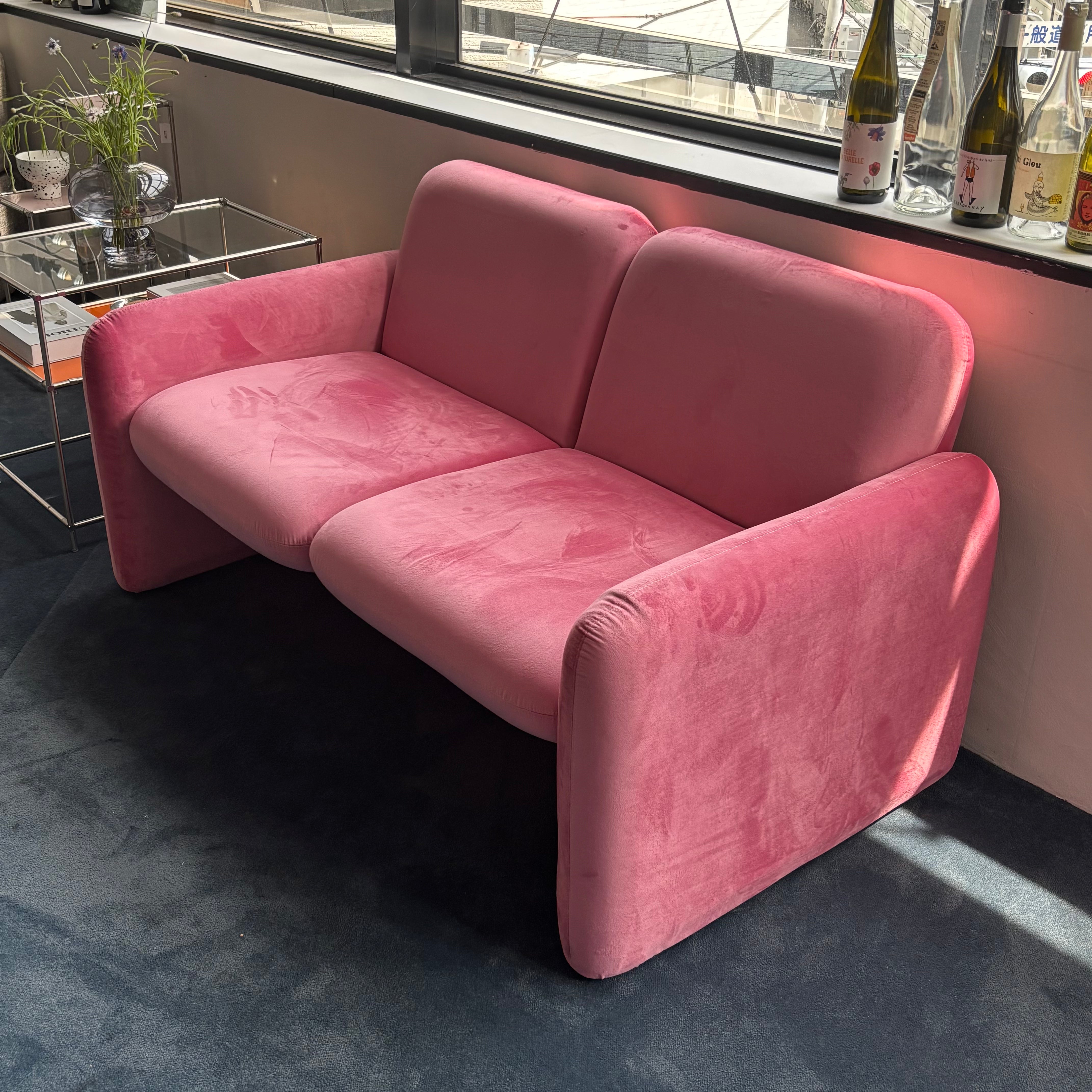 H moment sofa