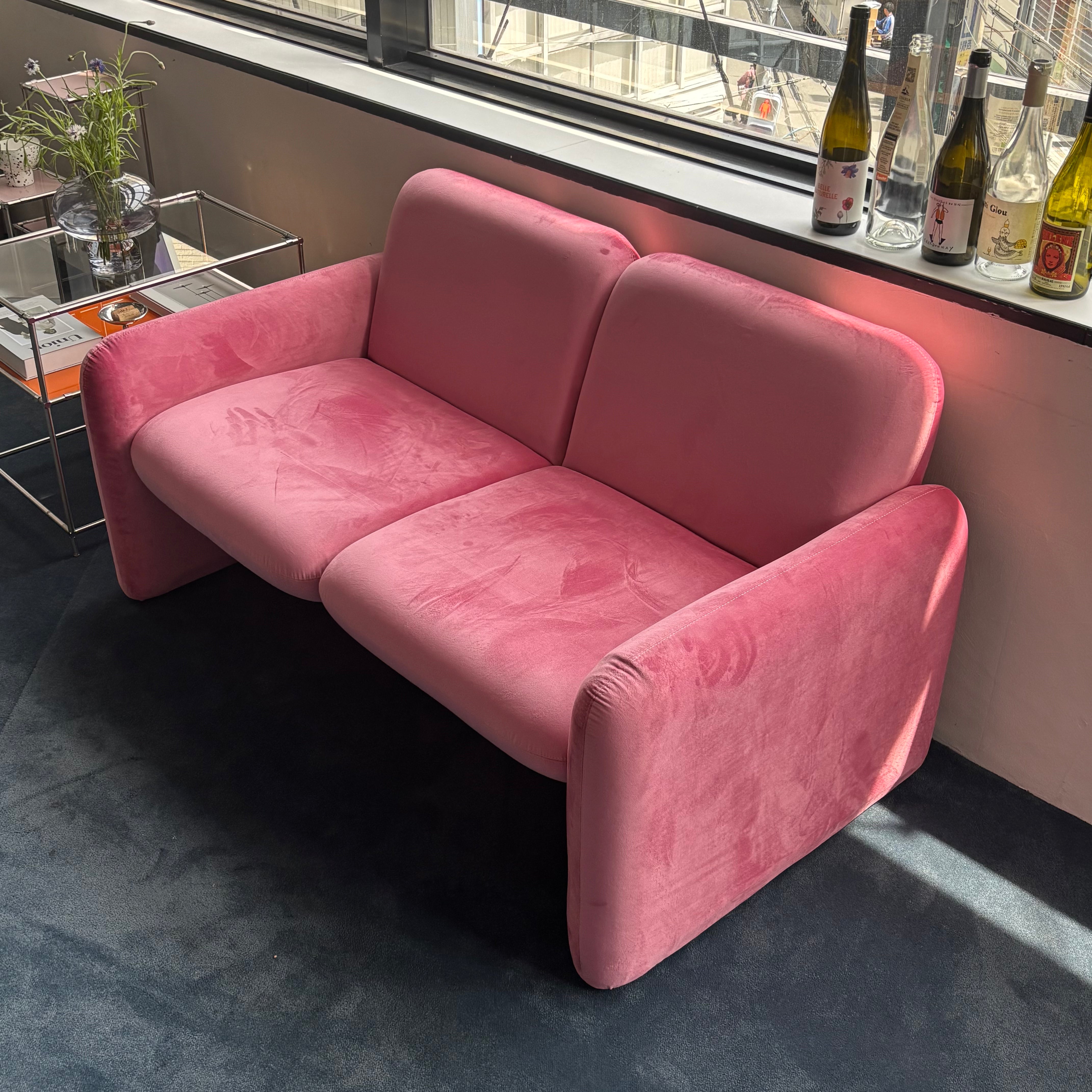 H moment sofa