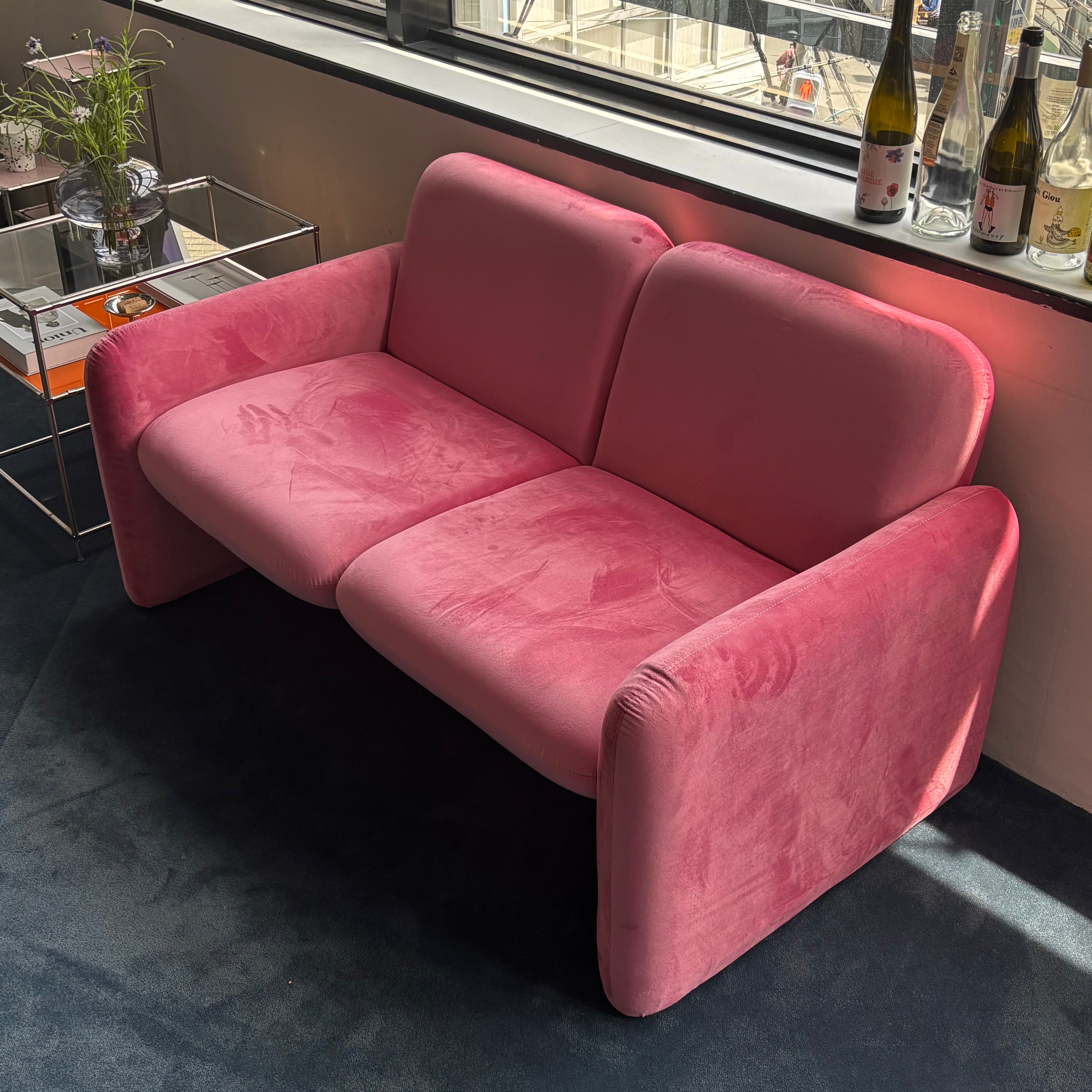 H moment sofa