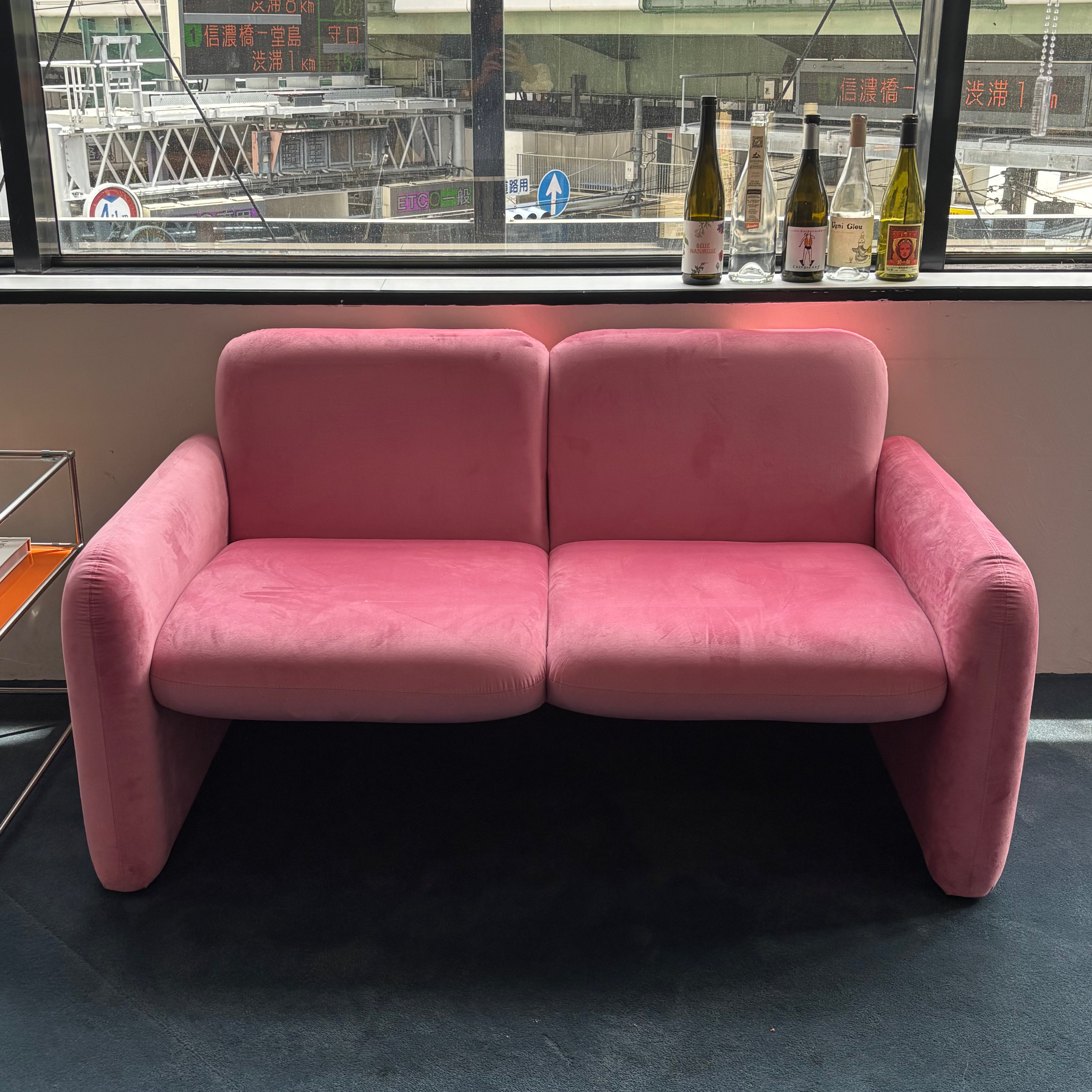 H moment sofa