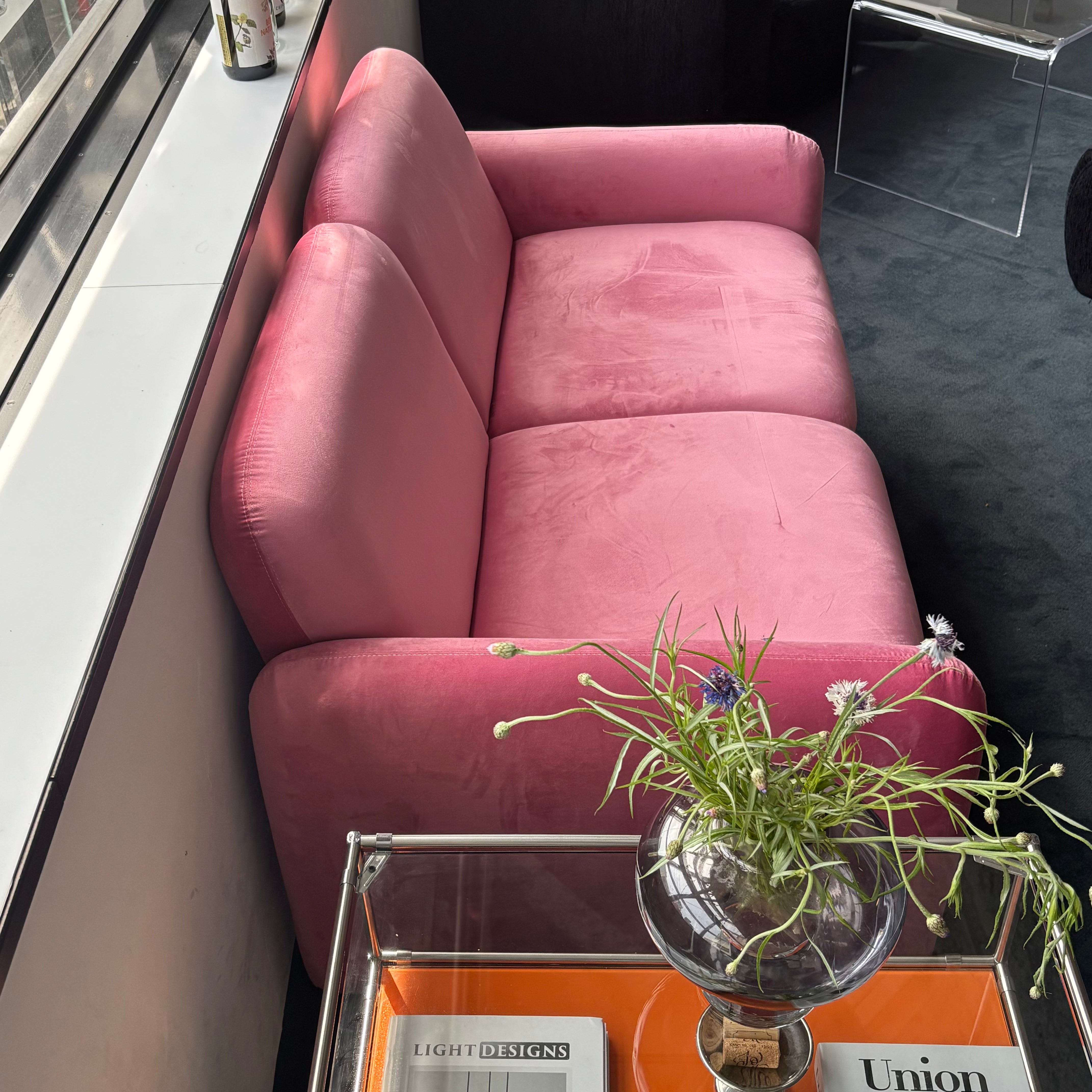 H moment sofa