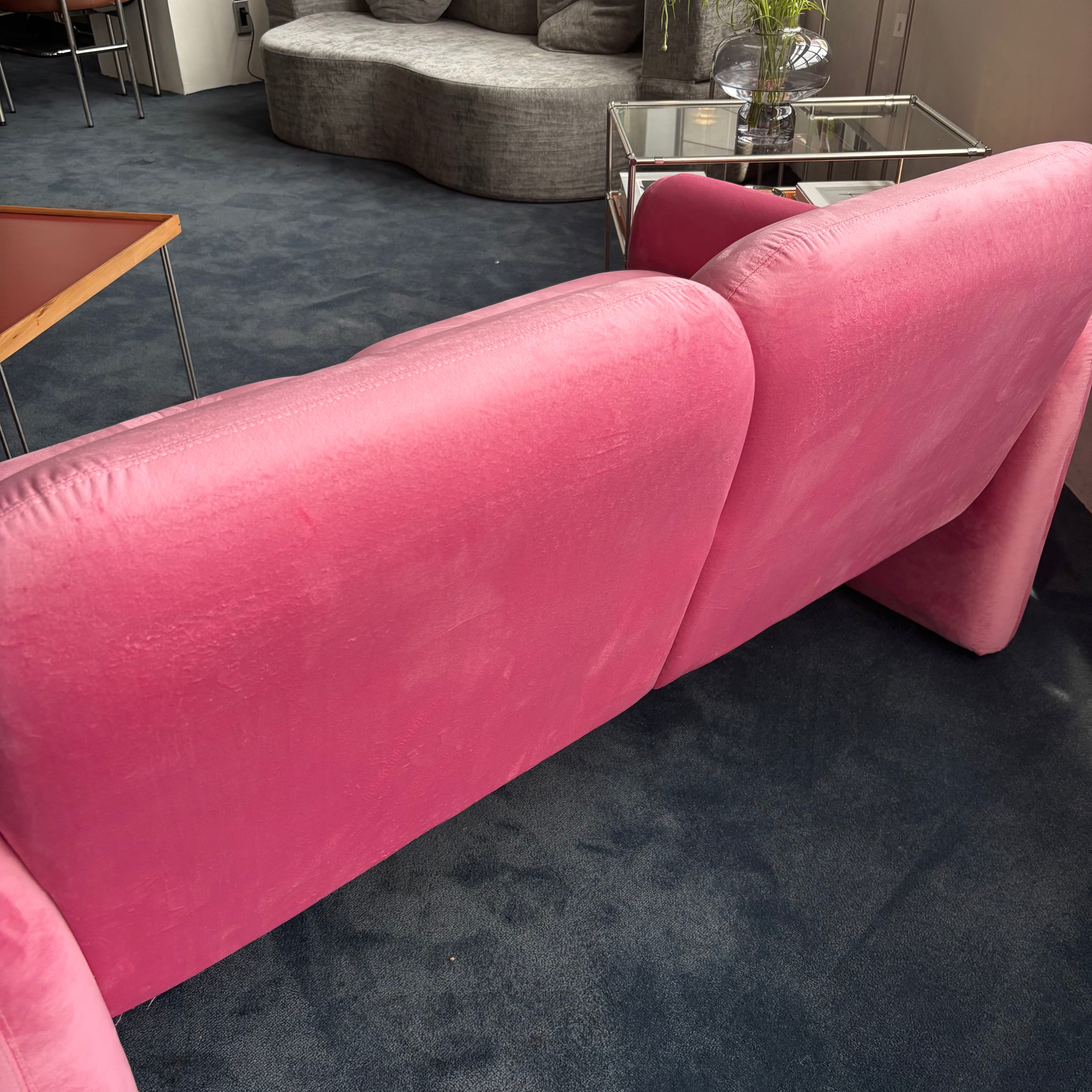 H moment sofa