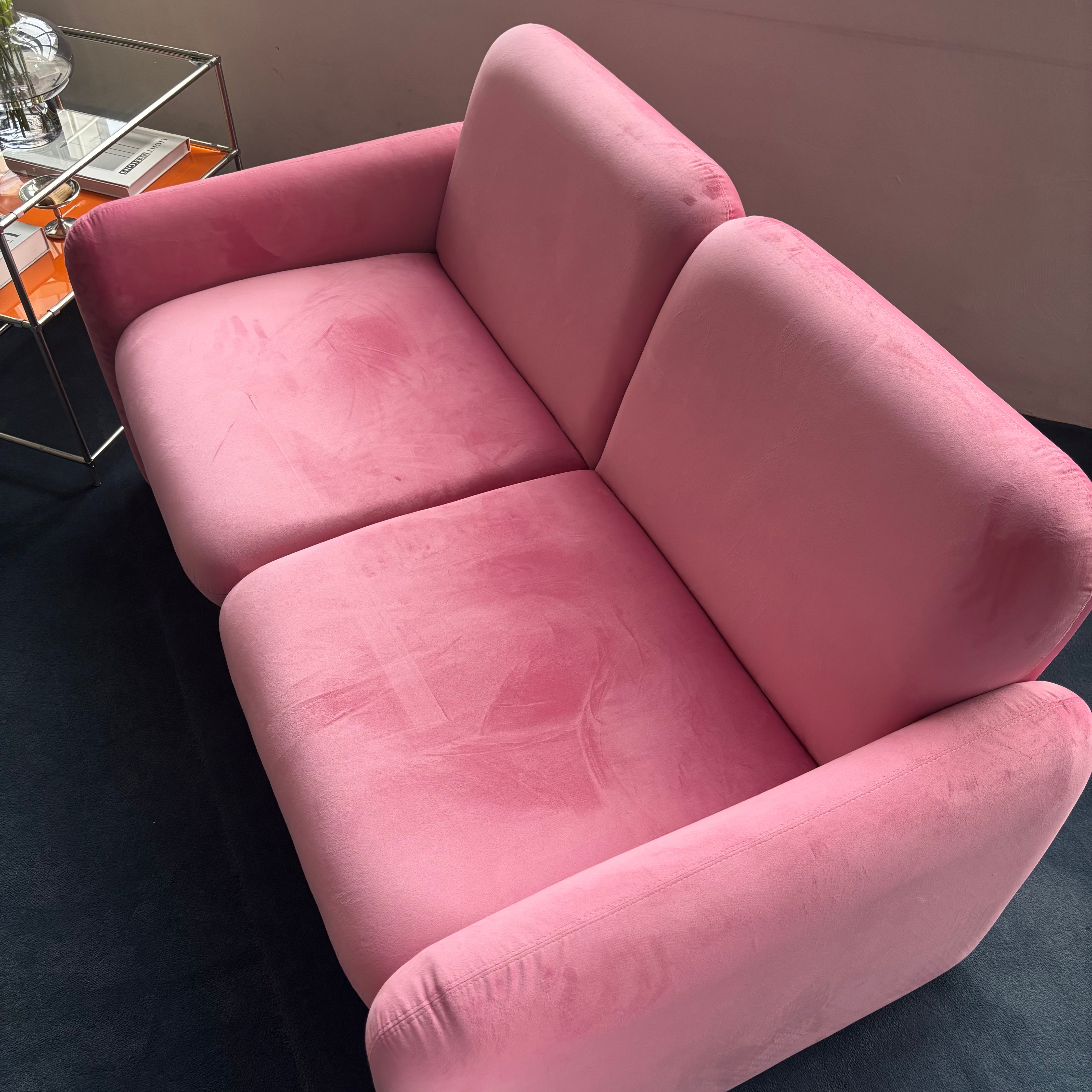 H moment sofa