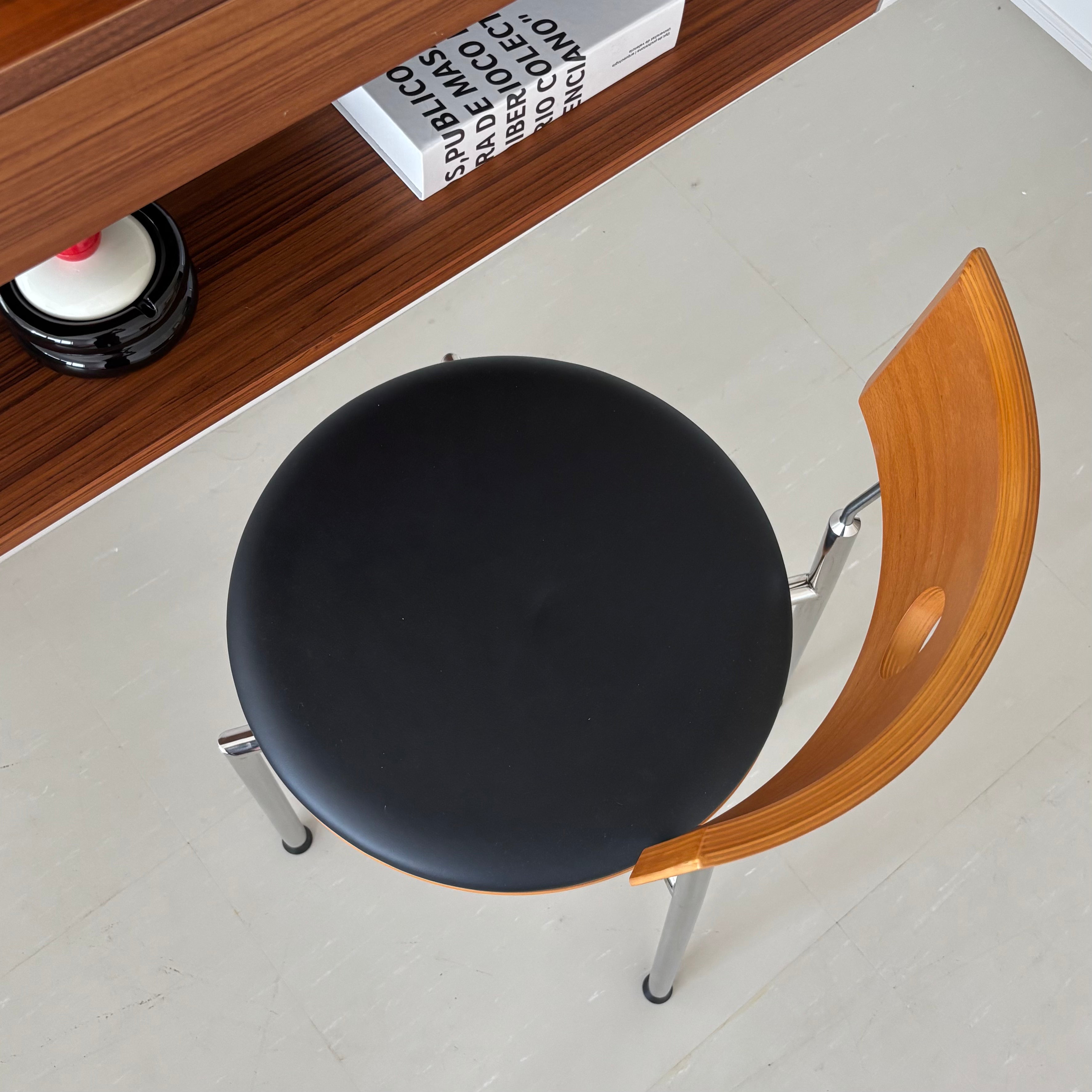 Moon chair
