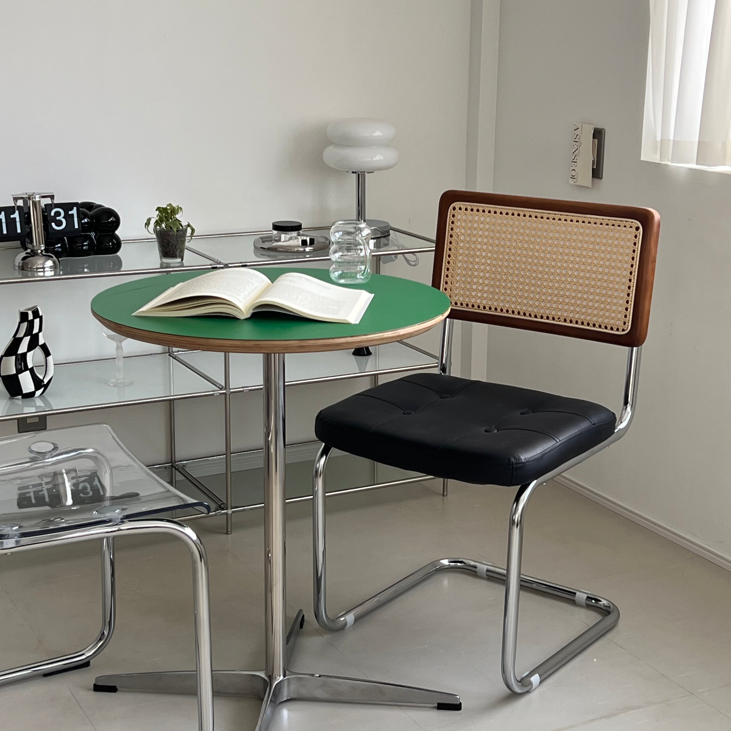 T24 Retro cafe table