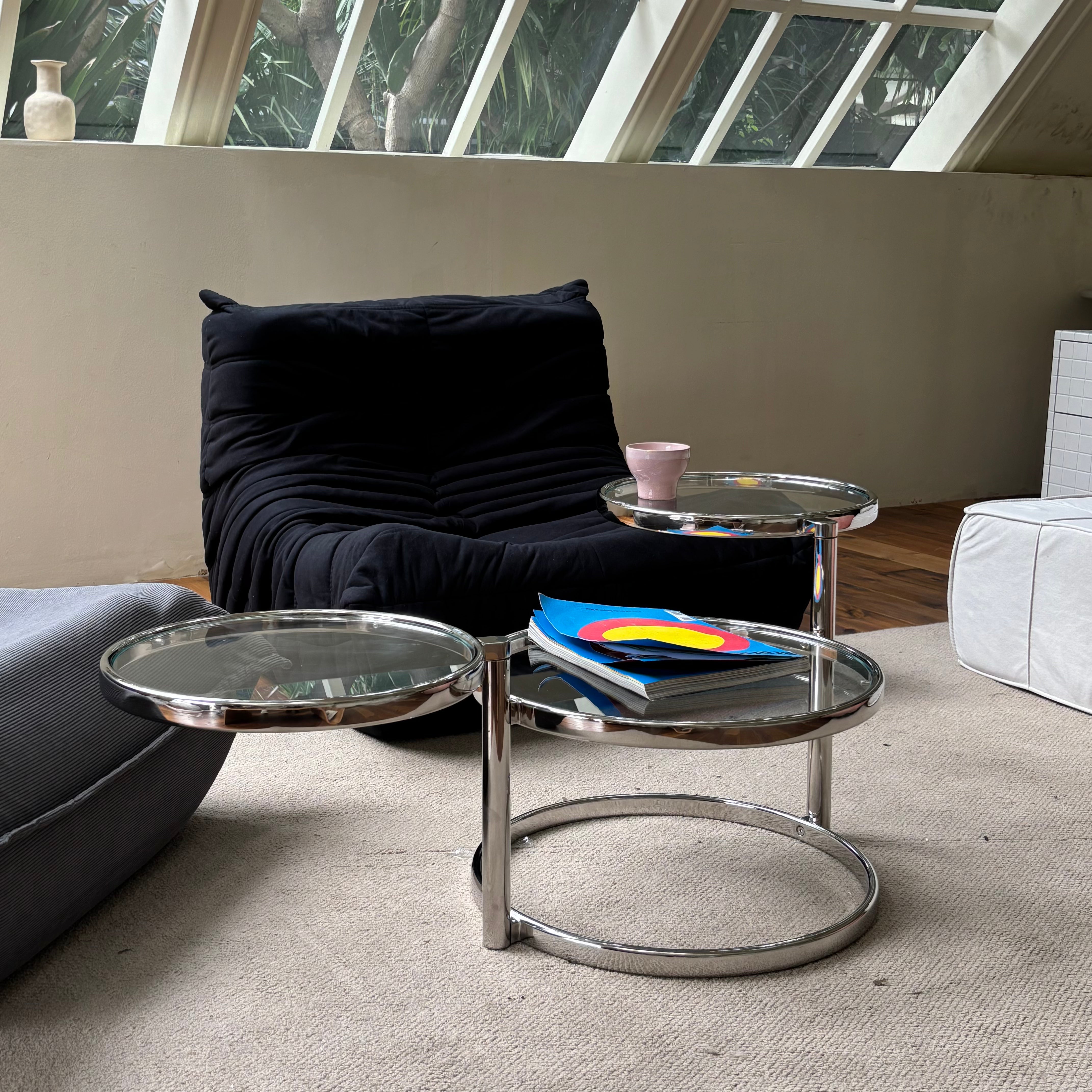 Move glass low table