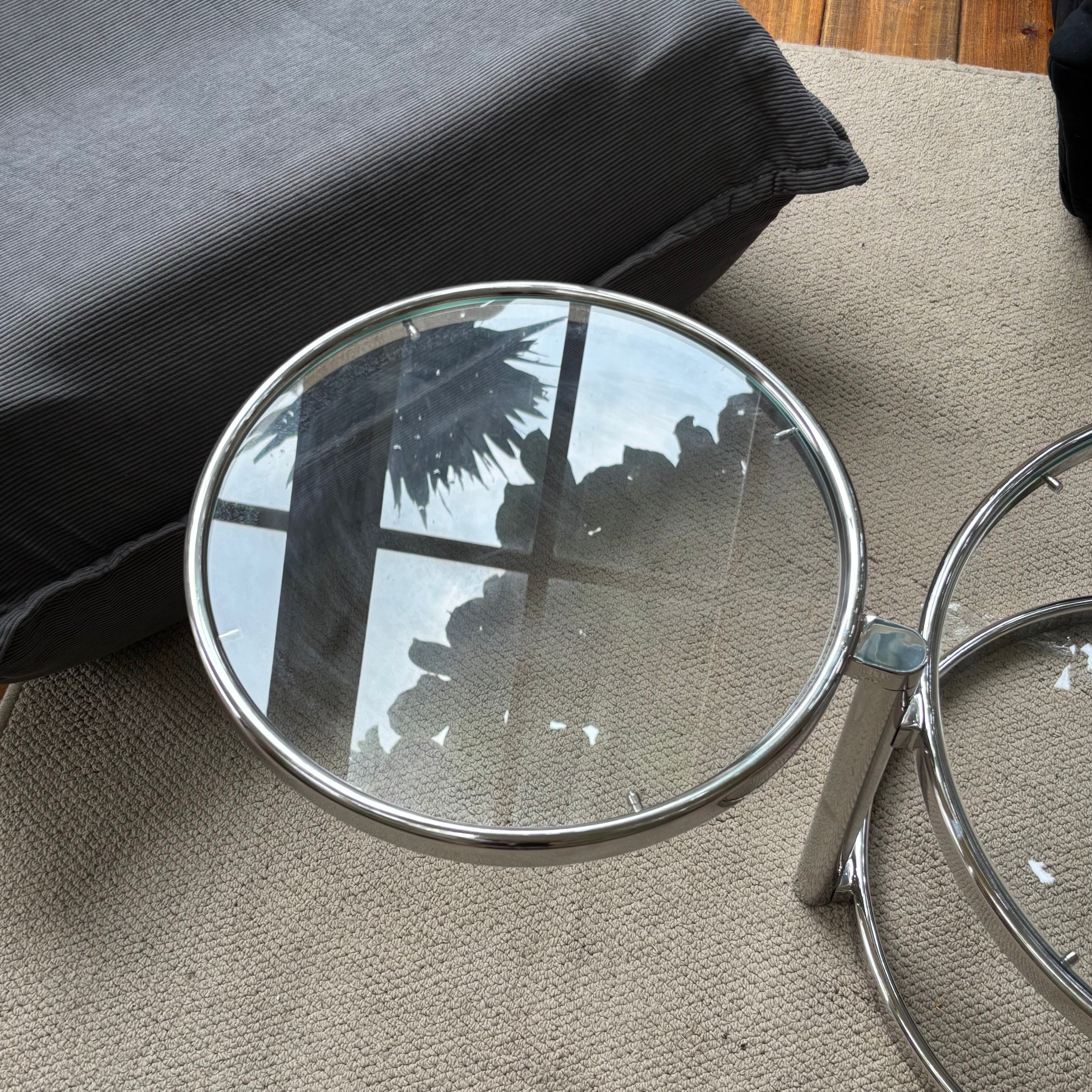 Move glass low table