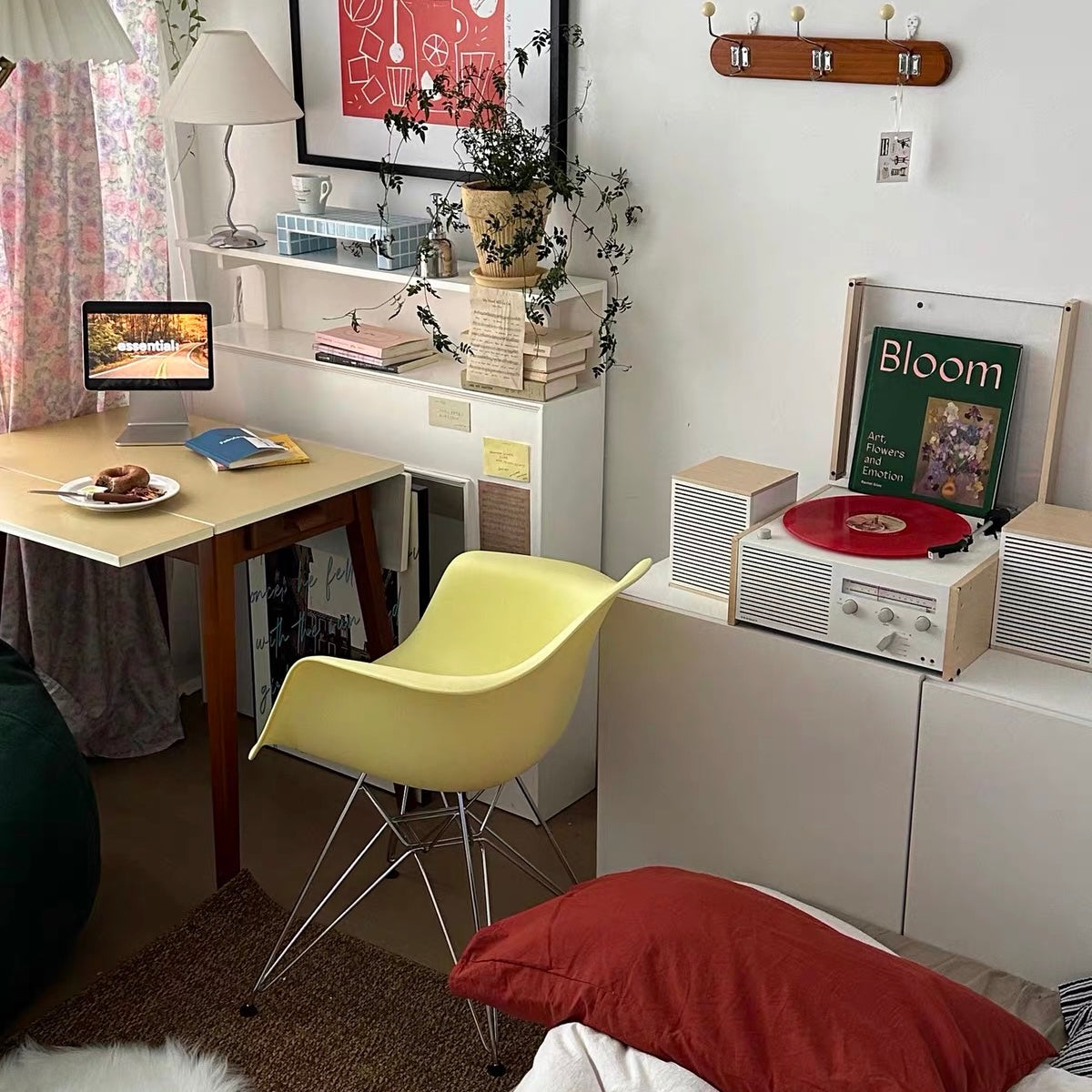 C49 eiffel leg hole chair