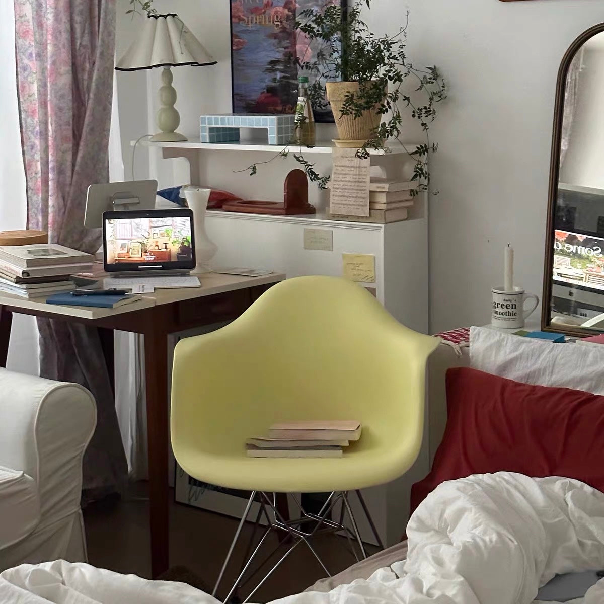 C49 eiffel leg hole chair