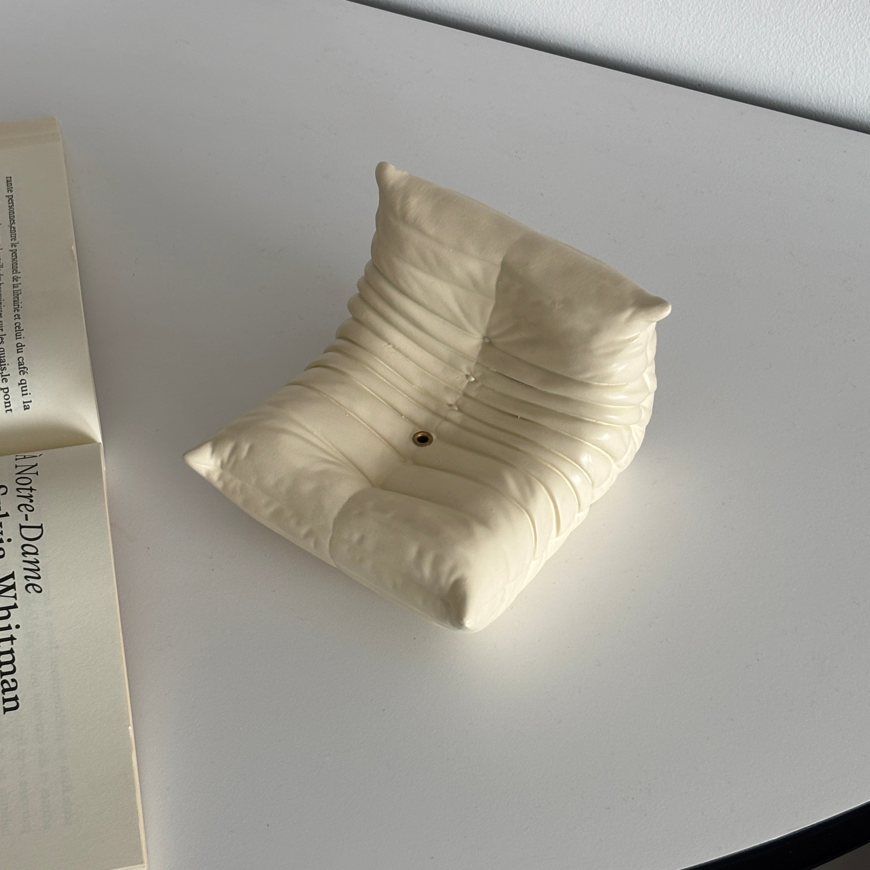 Bee sofa incense holder