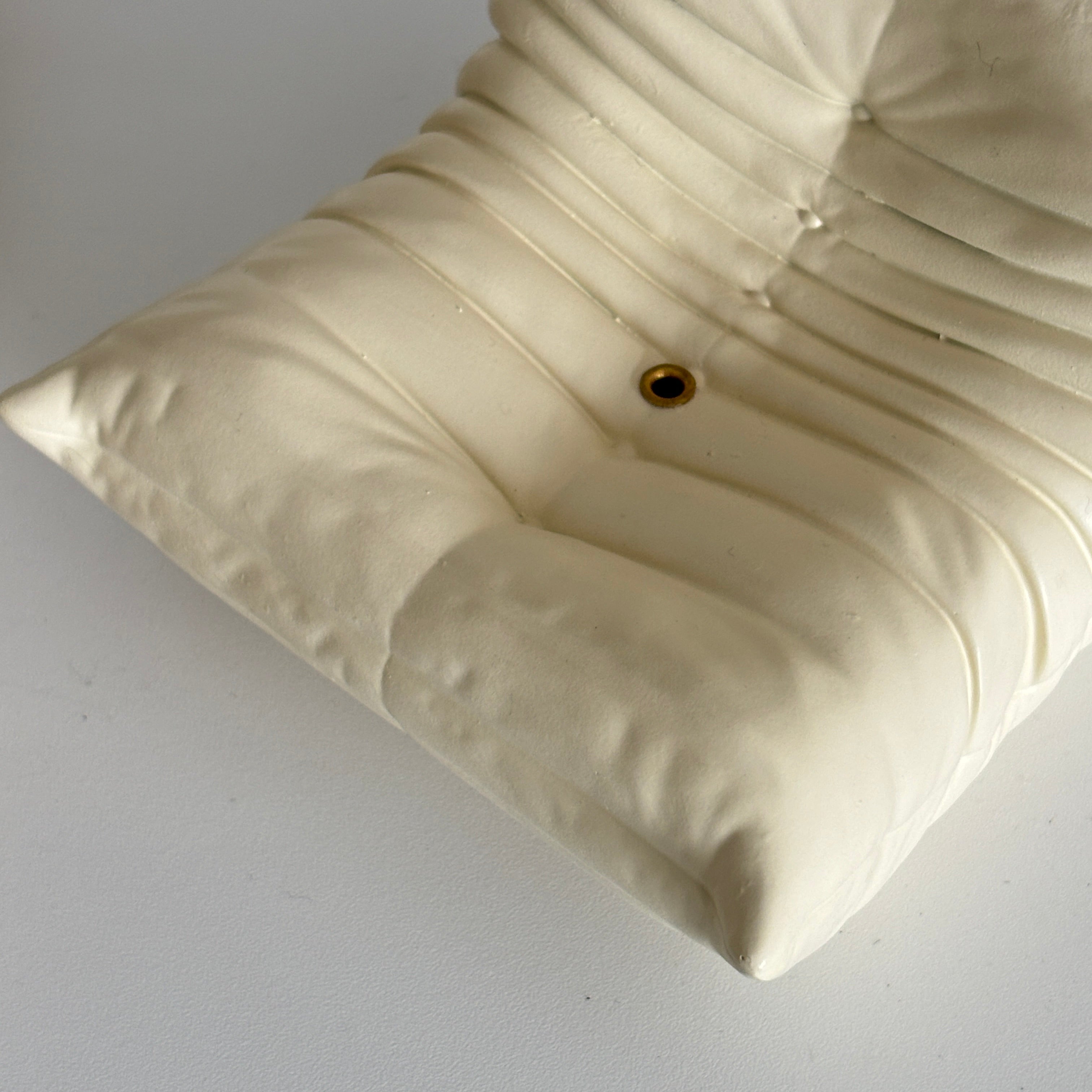Bee sofa incense holder