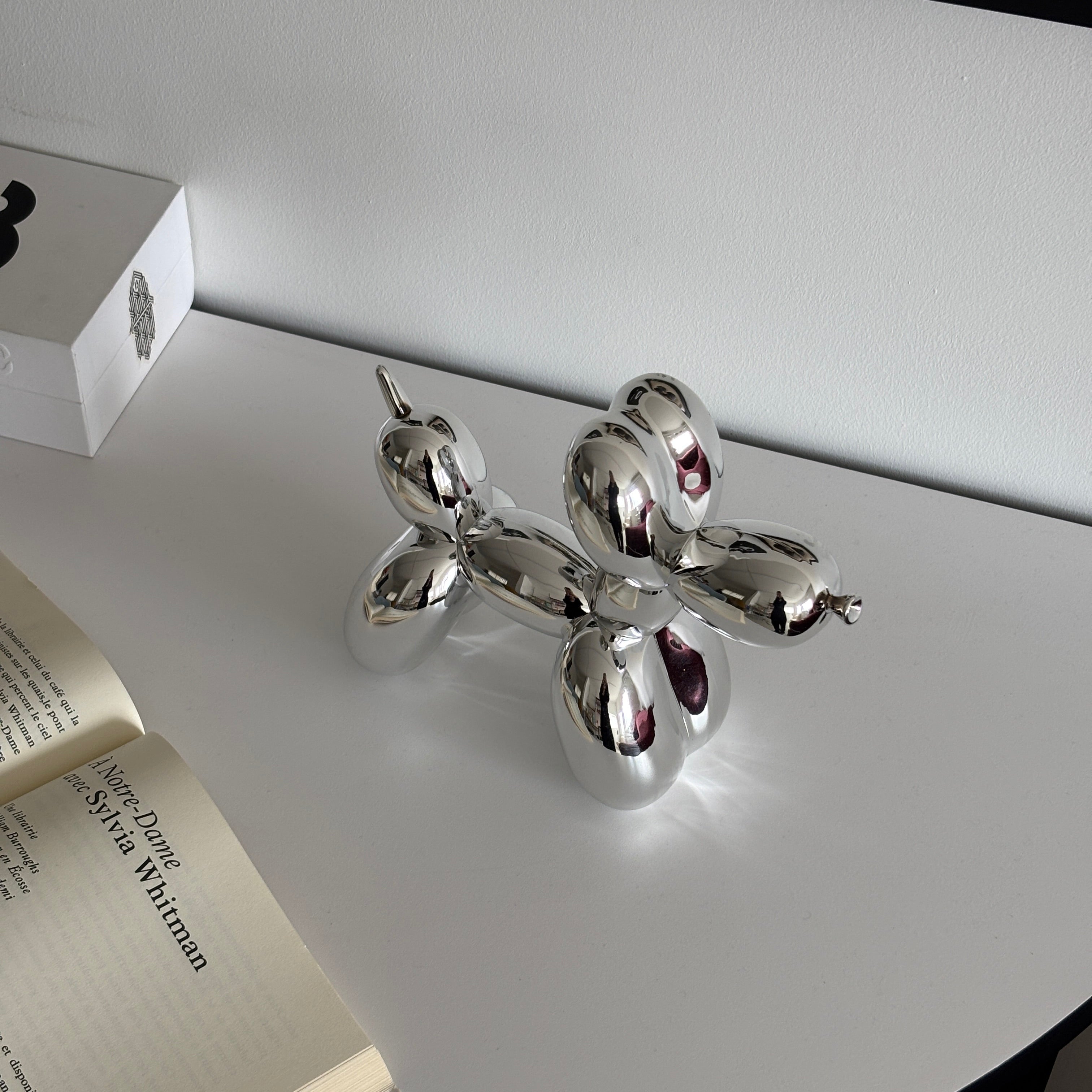 Silver dog objet