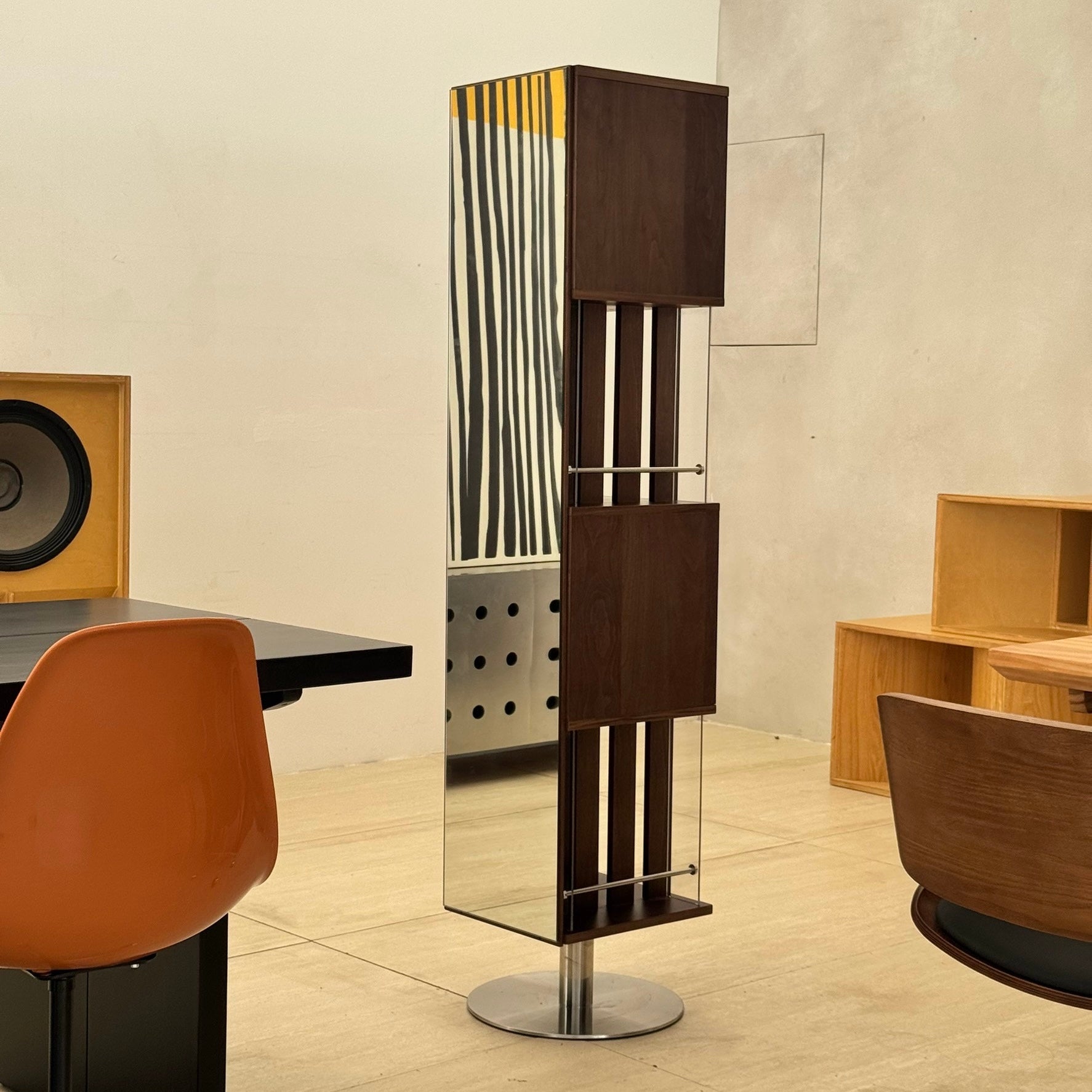S7 Mirror Column Bookshelf