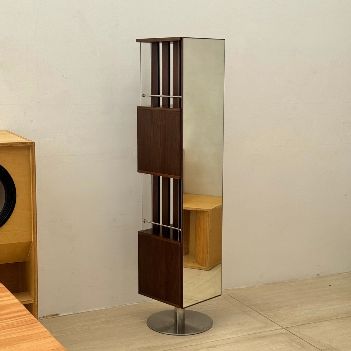 S7 Mirror Column Bookshelf