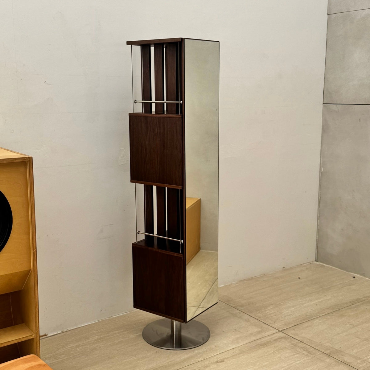 S7 Mirror Column Bookshelf