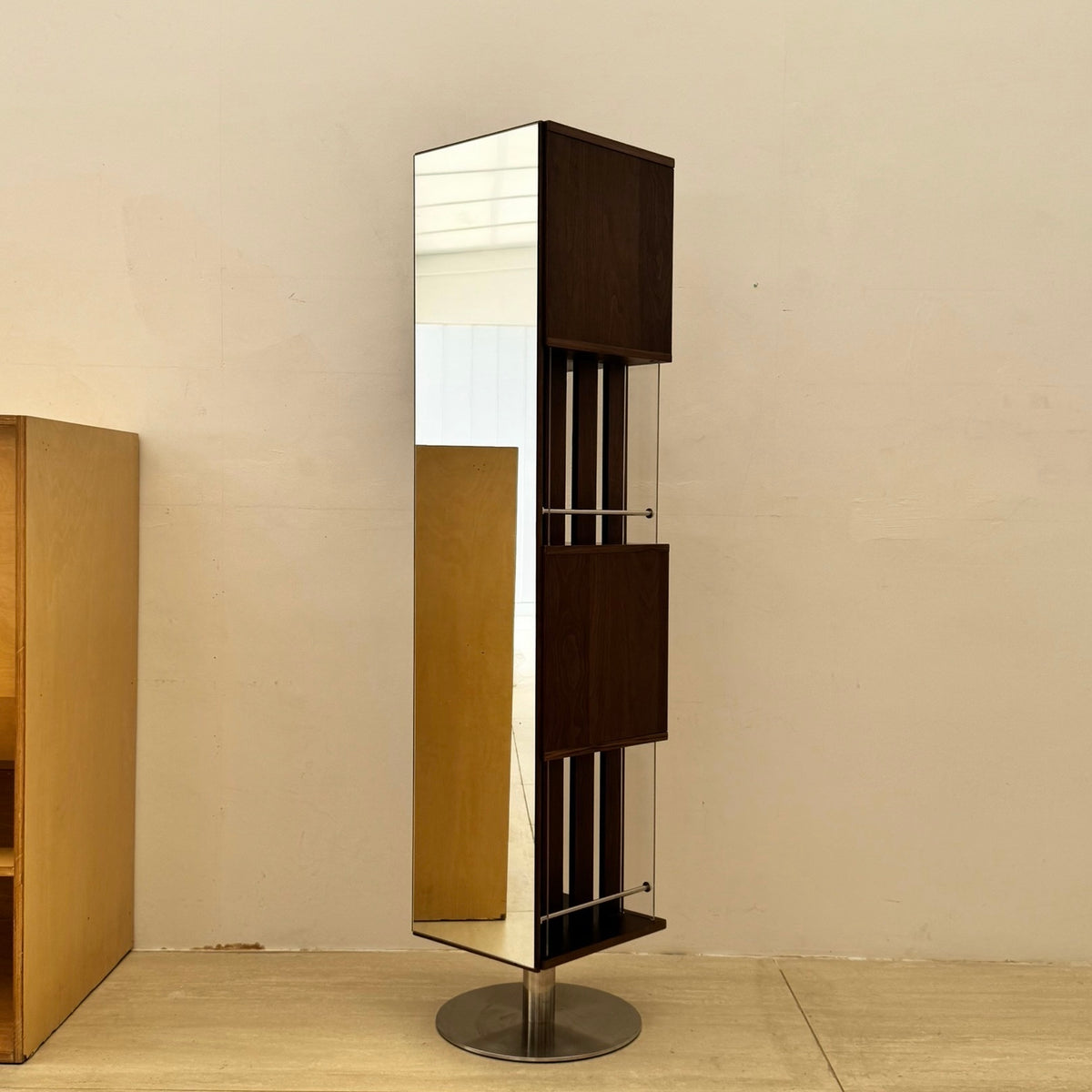 S7 Mirror Column Bookshelf