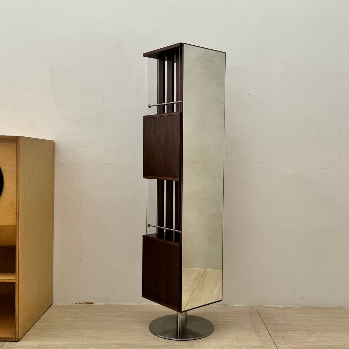 S7 Mirror Column Bookshelf