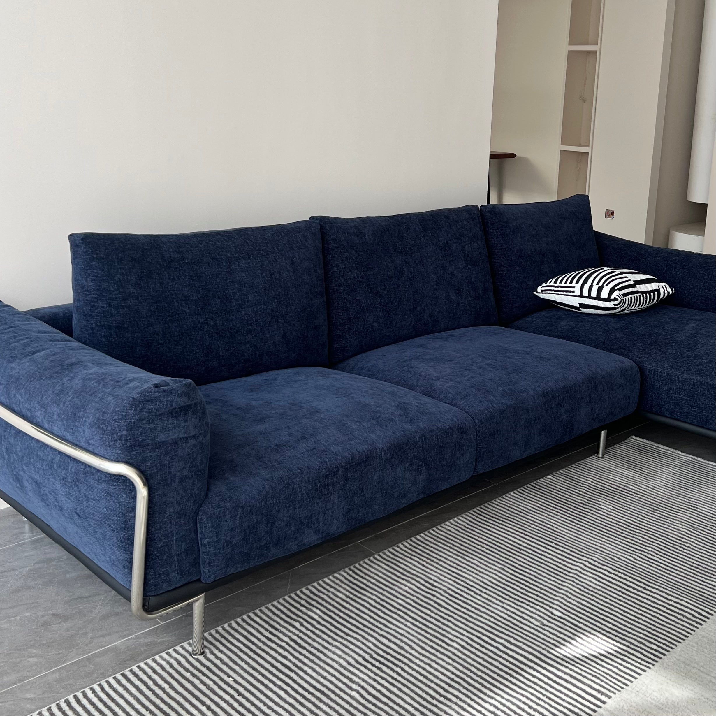 Modern reverie sofa