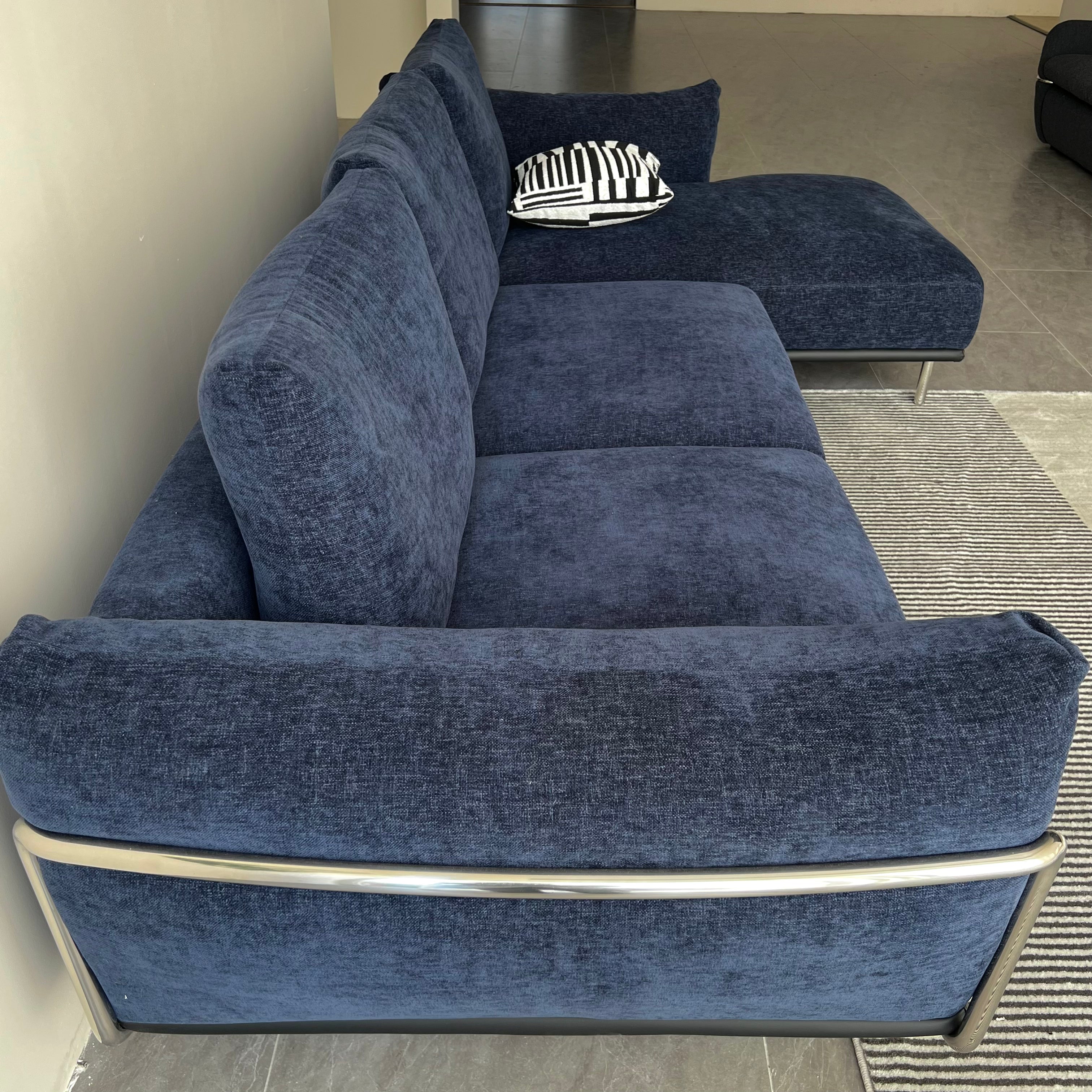 Modern reverie sofa