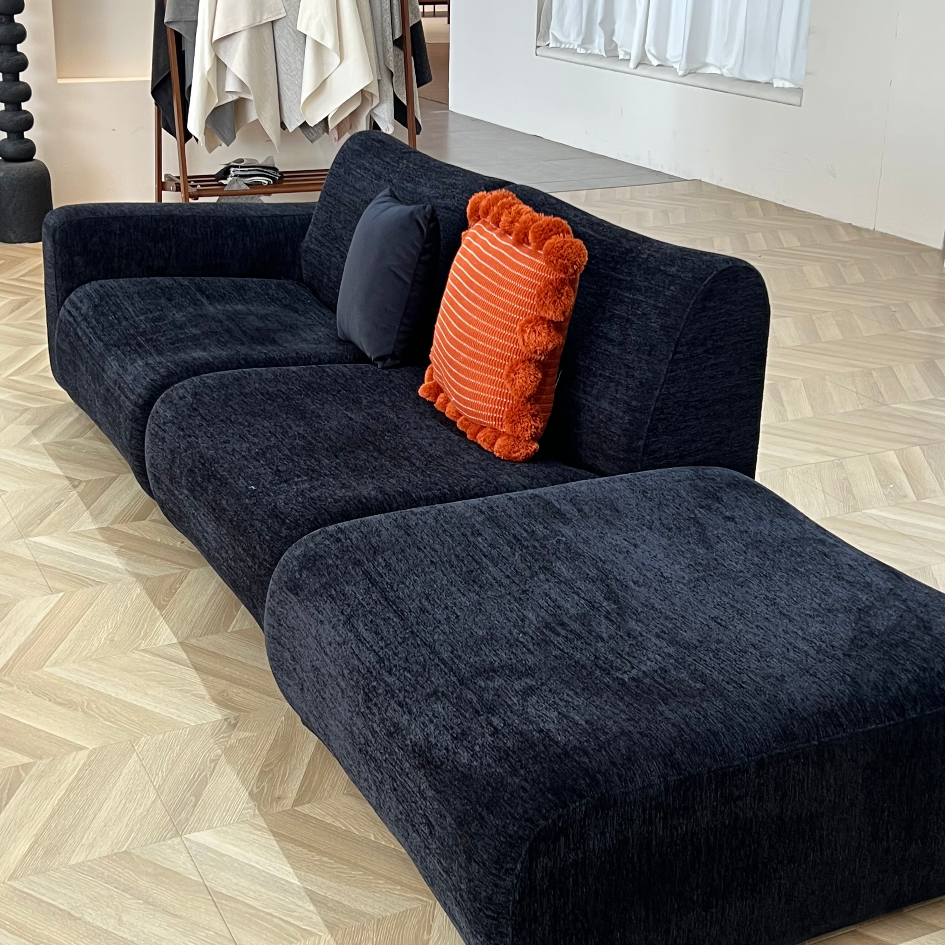 Round modular sofa