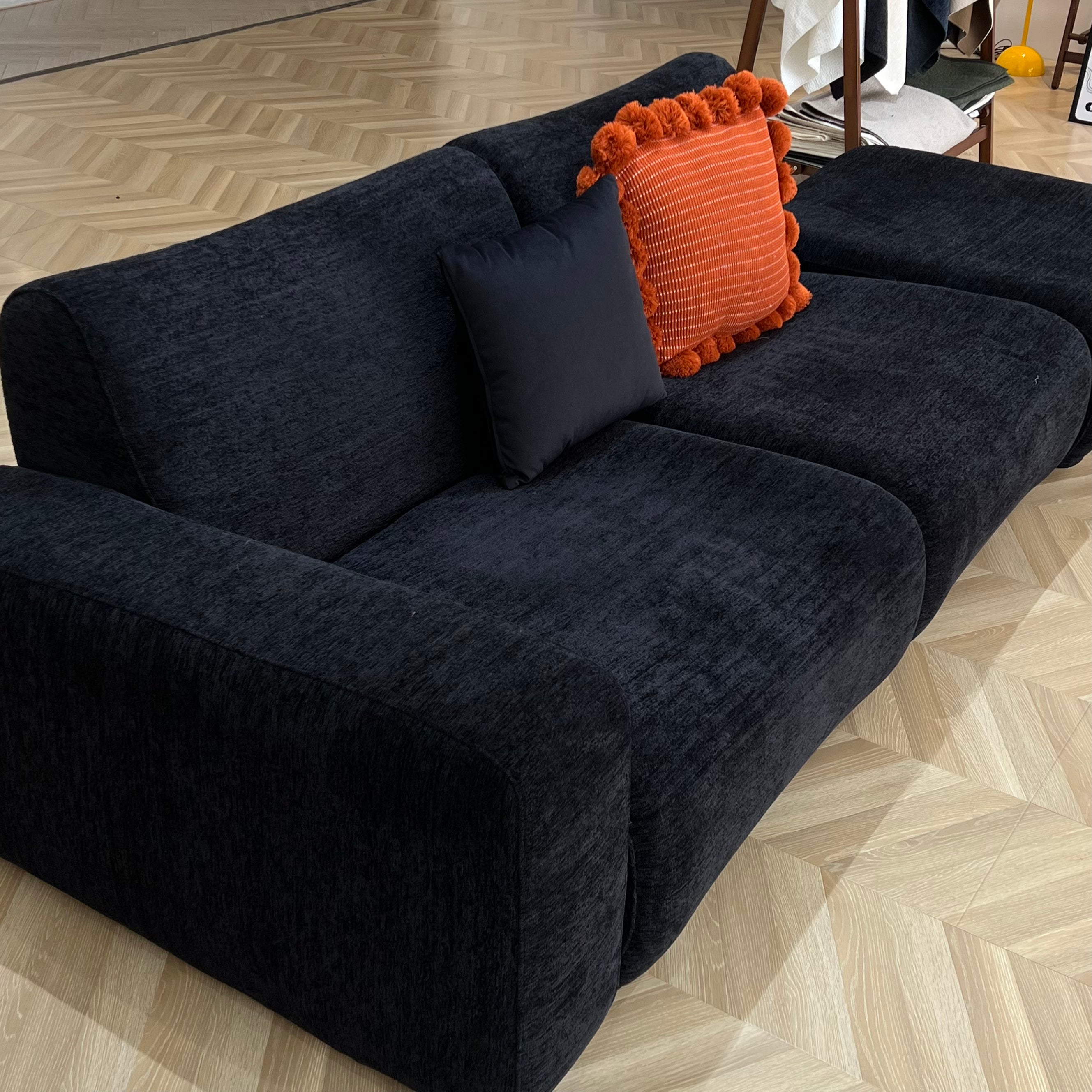 Round modular sofa